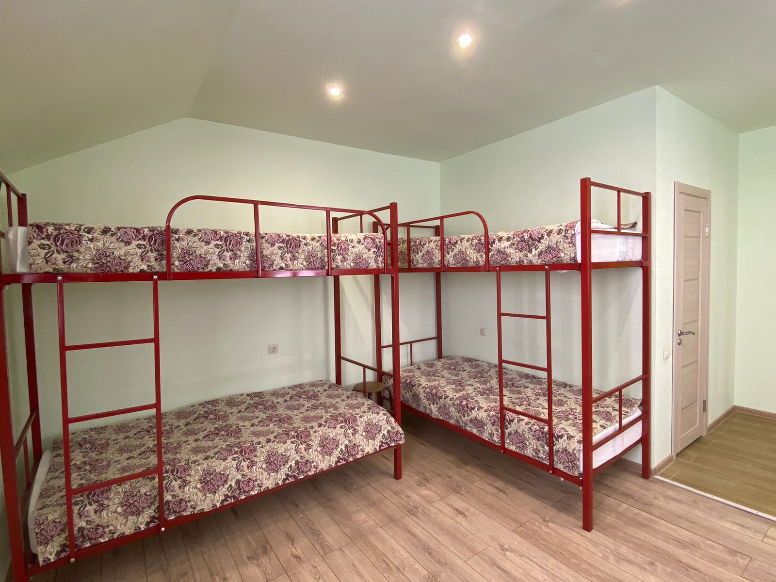 Общий 6-местный номер для мужчин и женщин