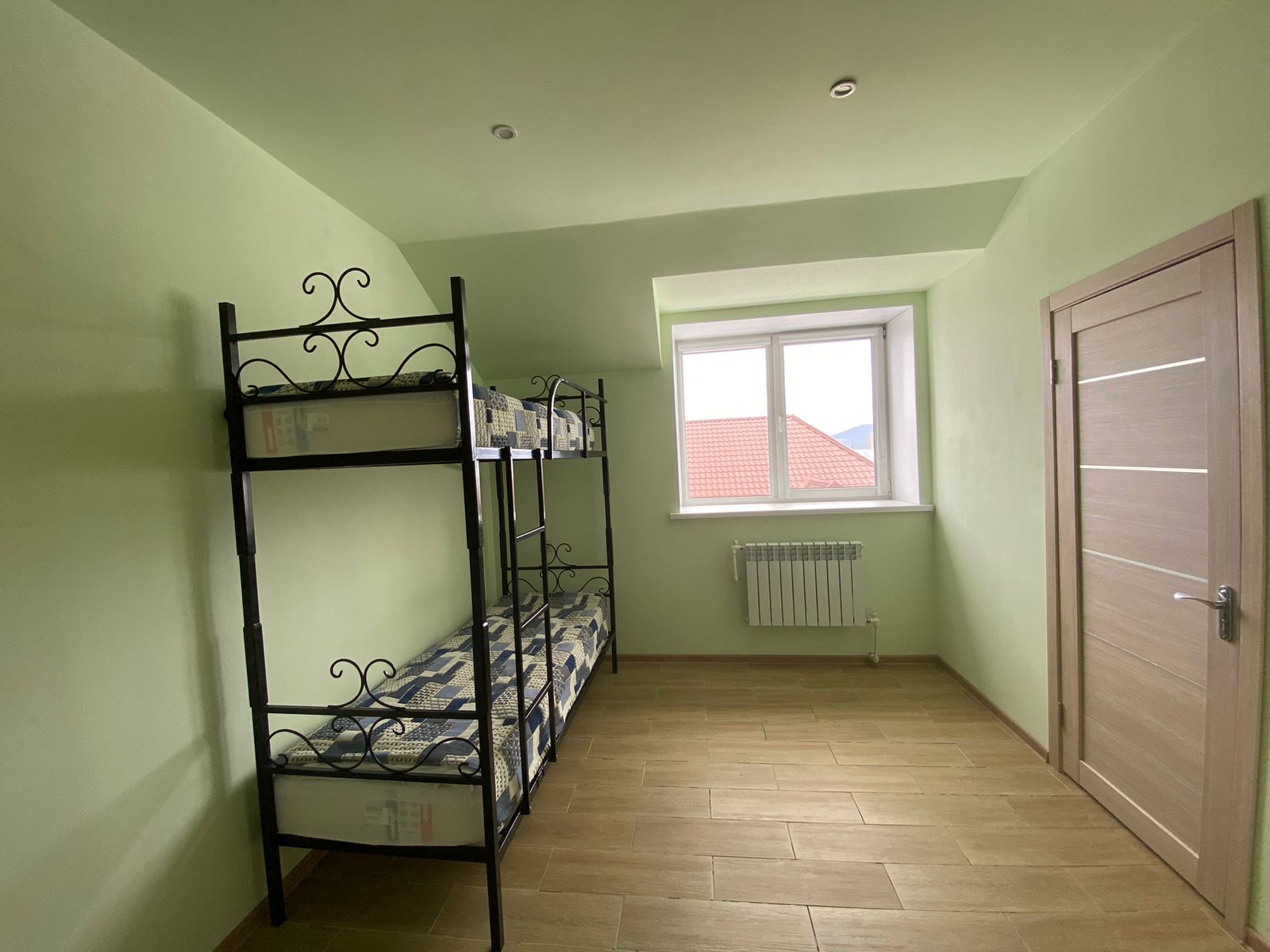 Общий 10-местный номер для мужчин и женщин