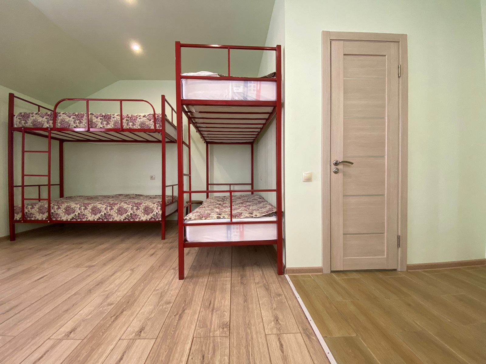 Общий 6-местный номер для мужчин и женщин