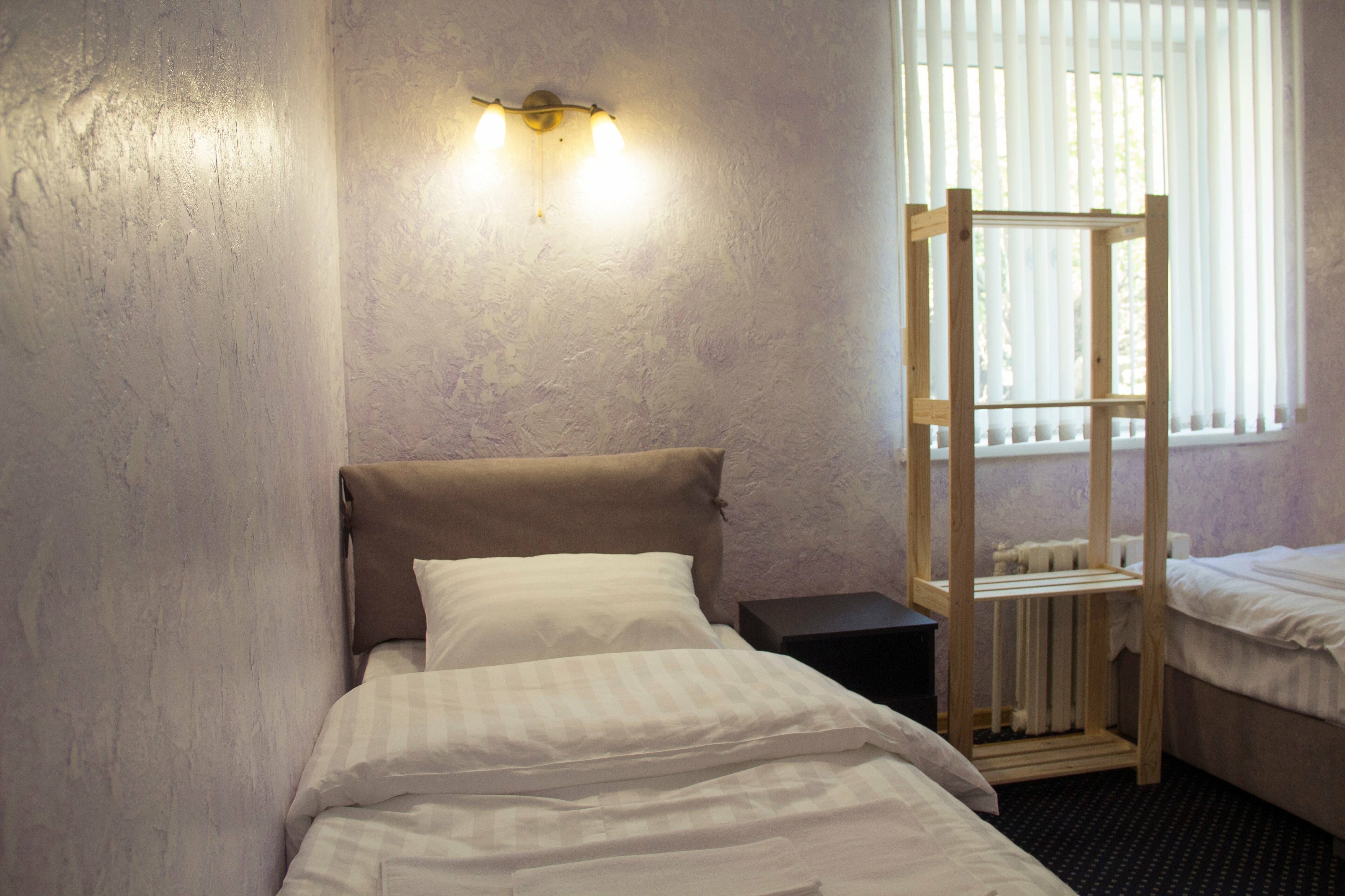 Трехместный номер с общей ванной комнатой