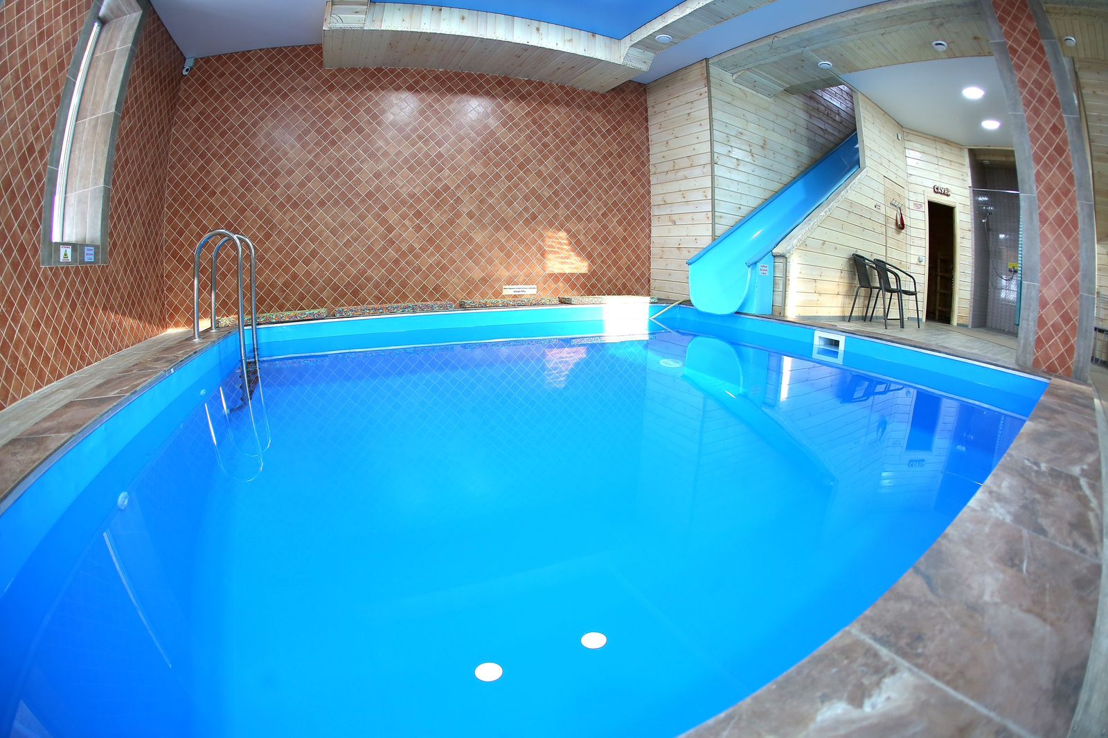 Коттедж с собственным бассейном