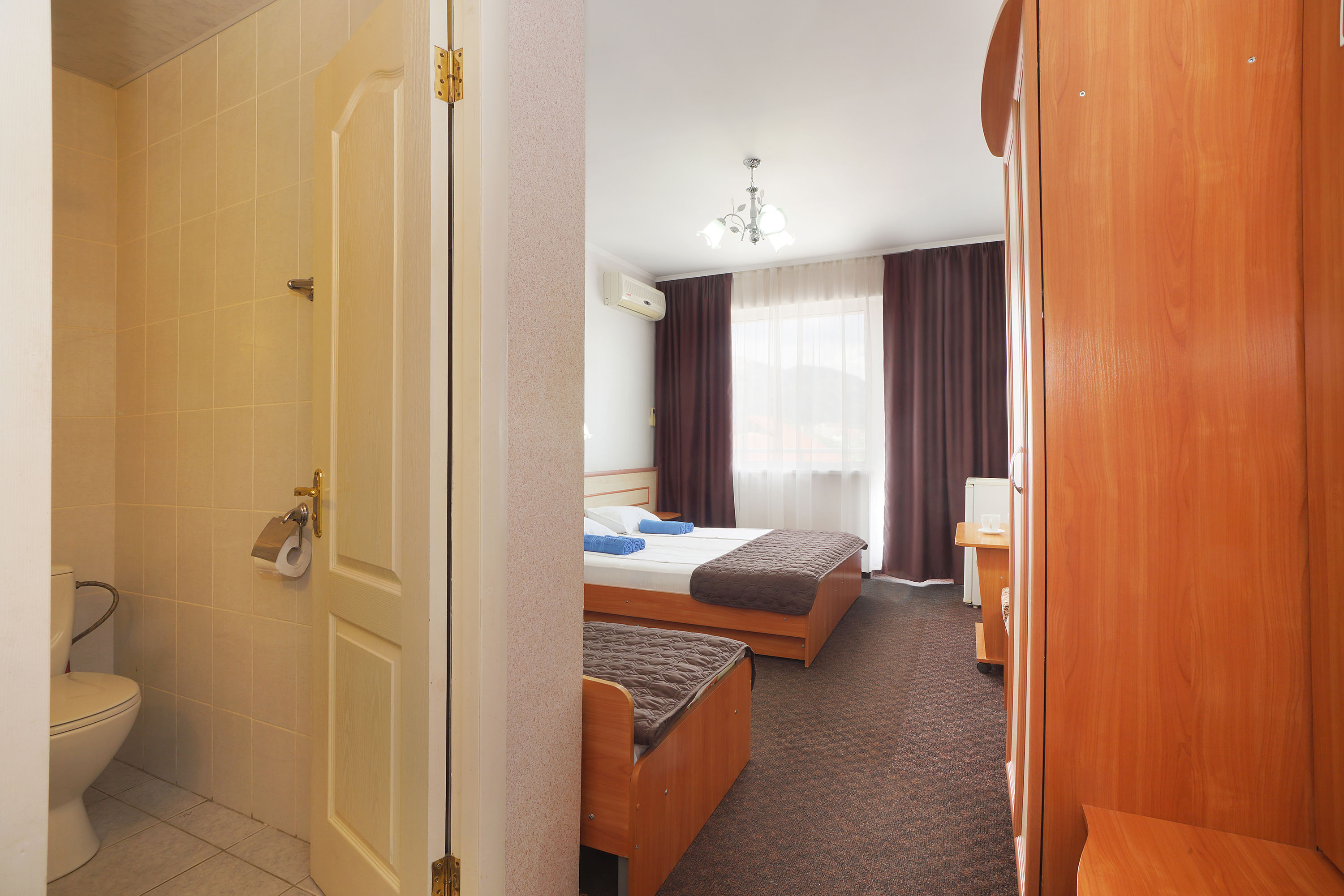 Трехместный номер с балконом