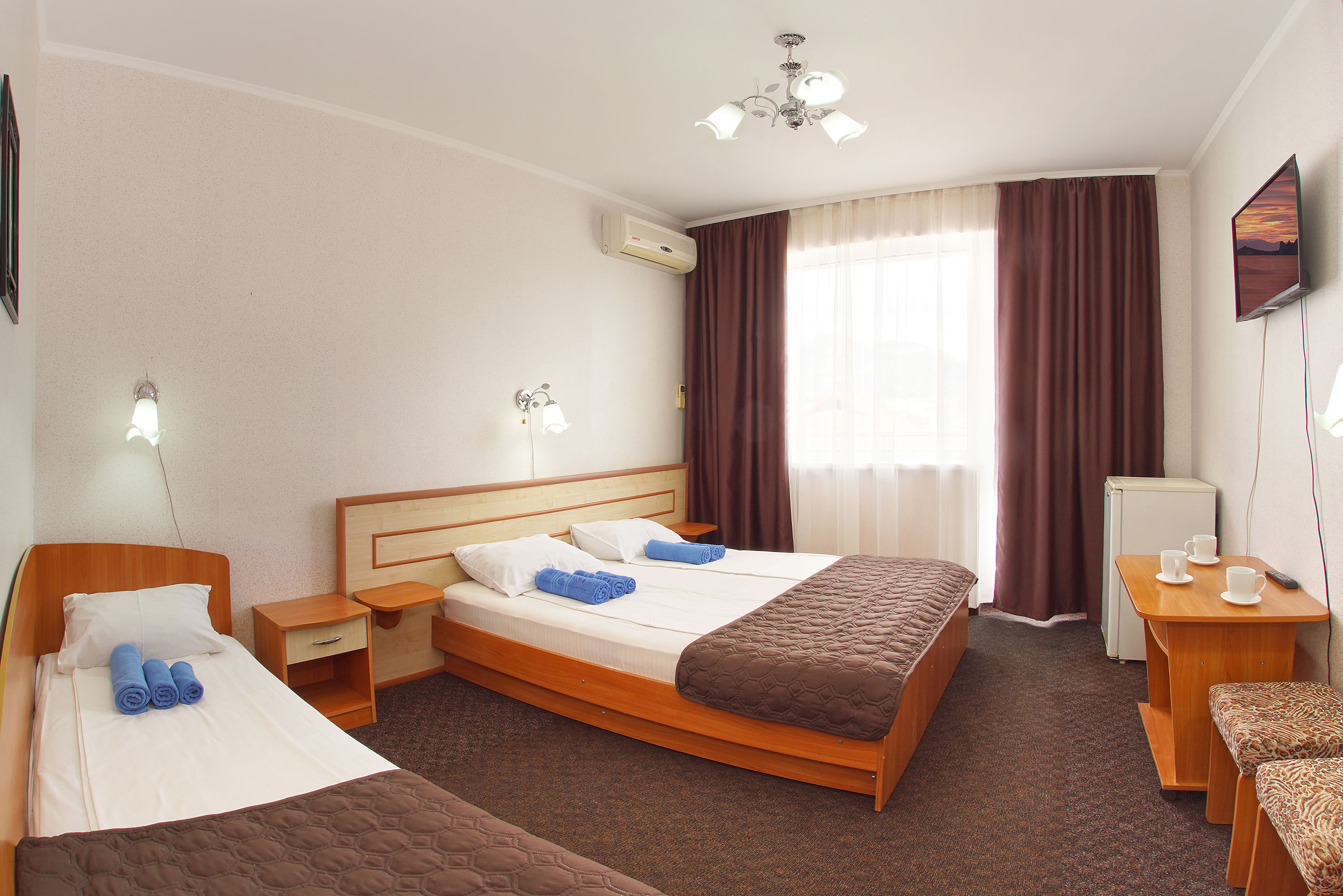 Трехместный номер с балконом