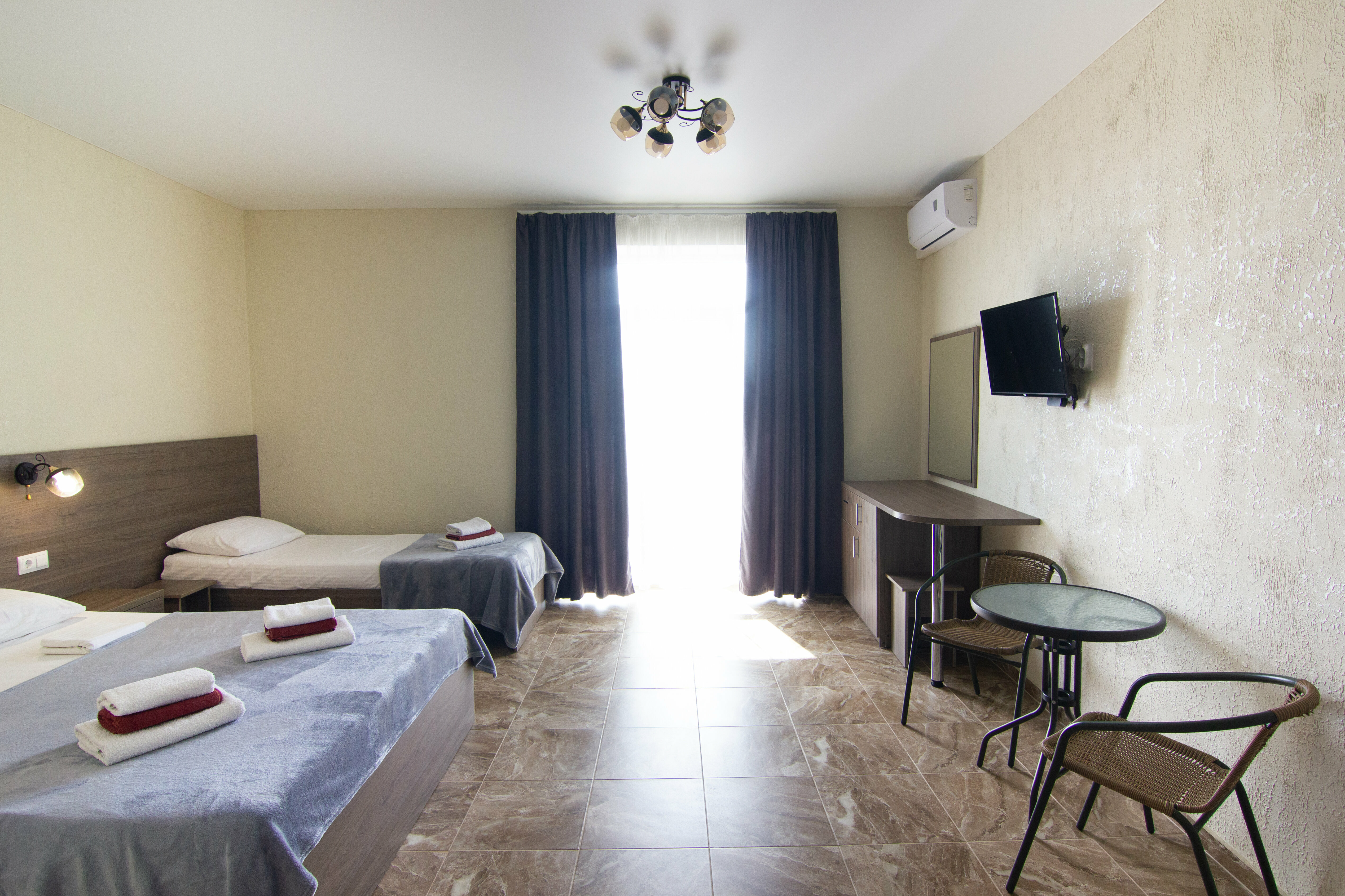 Трехместный номер с балконом