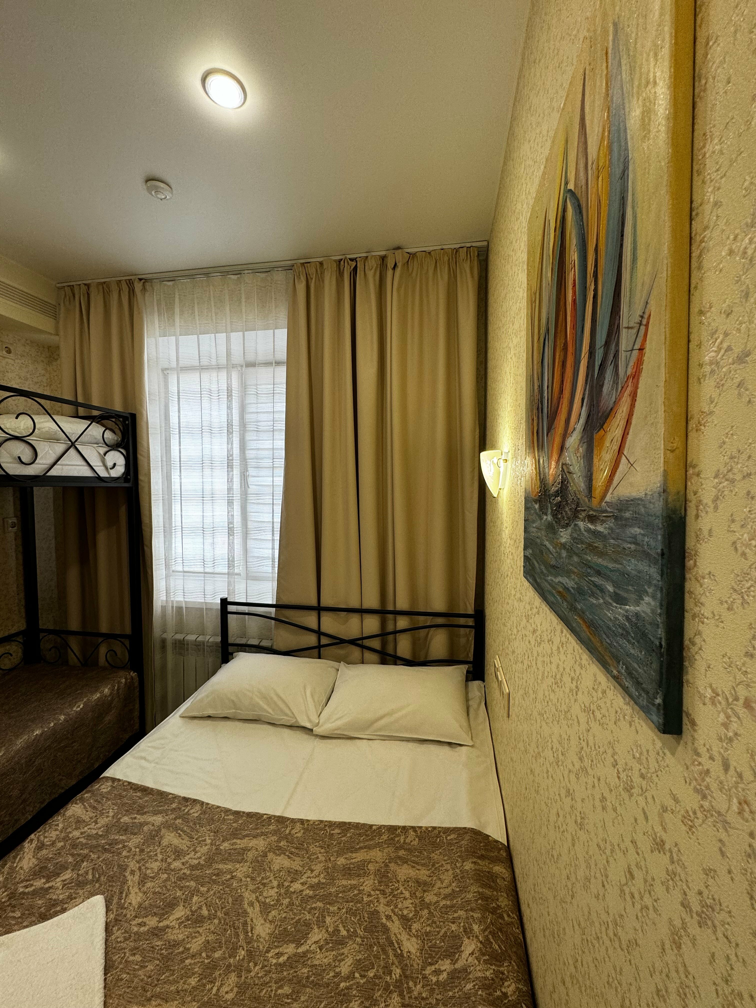 Cемейный номер с собственной ванной комнатой