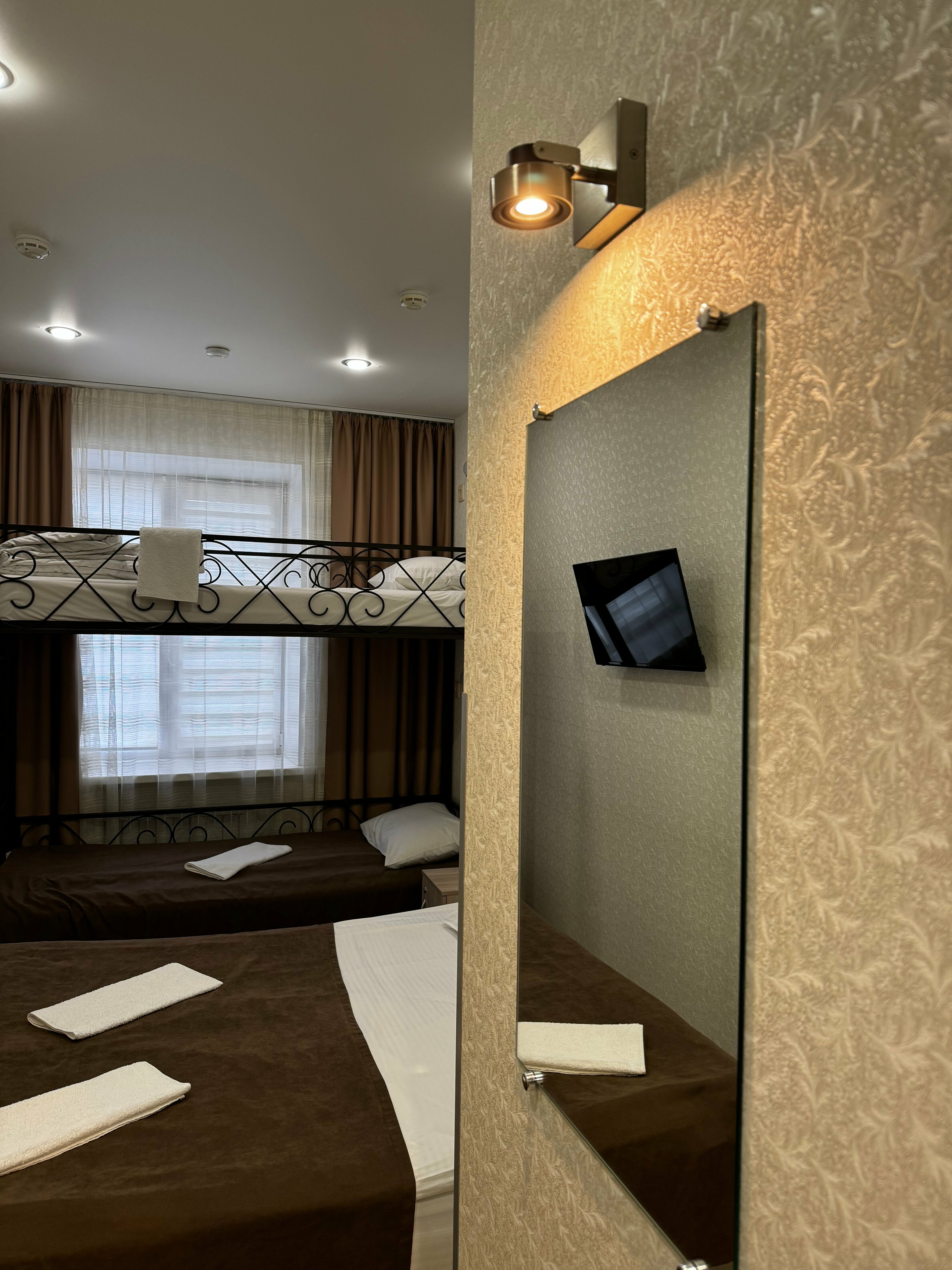 Cемейный номер с собственной ванной комнатой