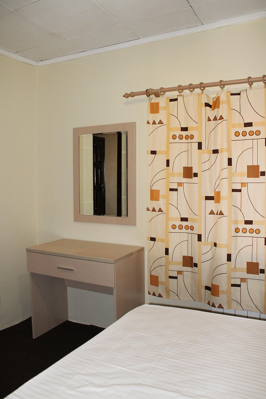 Двухместный номер с 2 отдельными кроватями и общей ванной комнатой