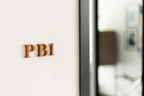 Private Room with Partially Open Bathroom в Warm Window Silom - Hostel