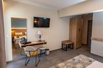 Люкс, отдельный бассейн, вид на сад в Mythic Summer Hotel