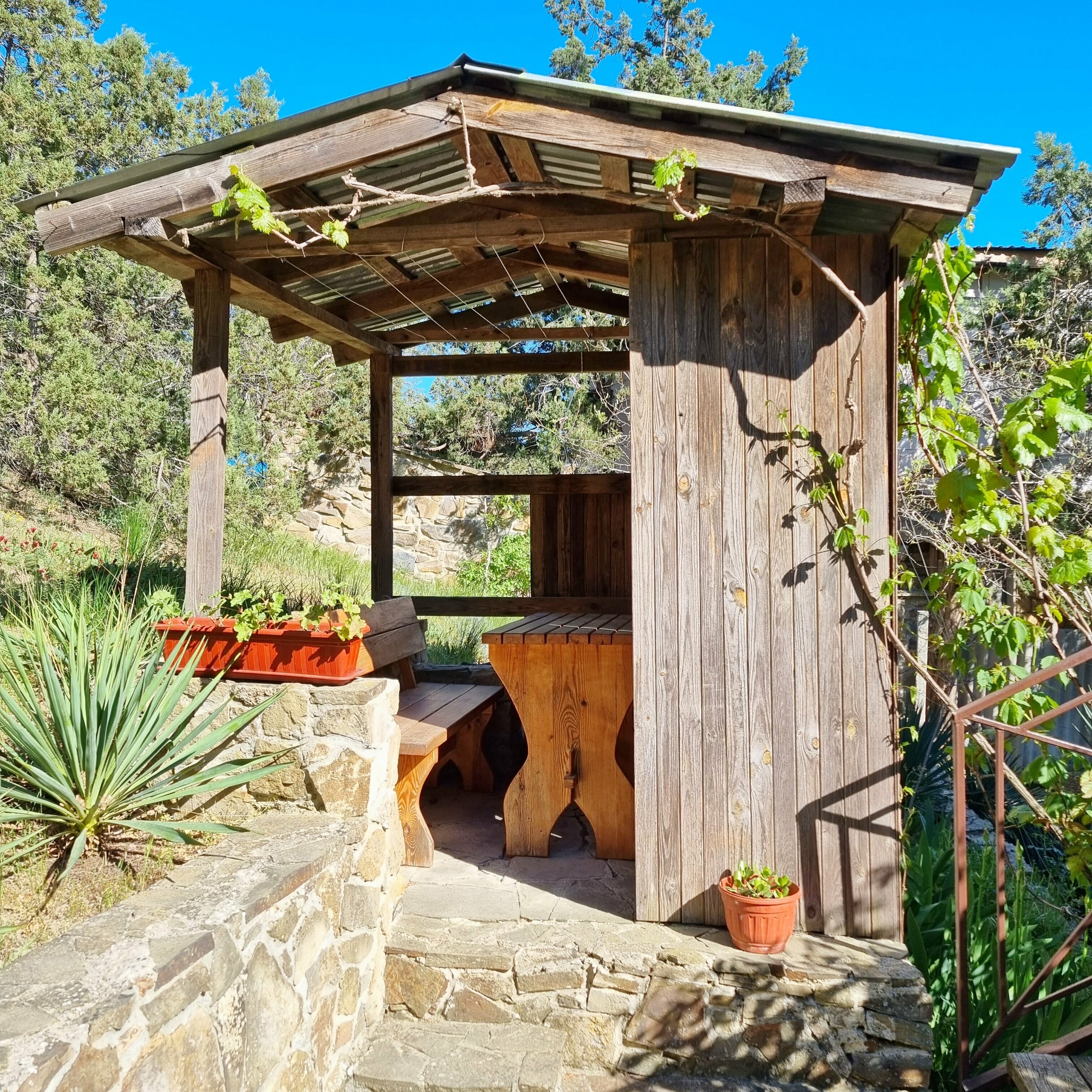 Трехместный номер с видом на горы