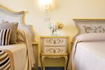 Трехместный номер, балкон, вид на море в Hotel Zi Teresa
