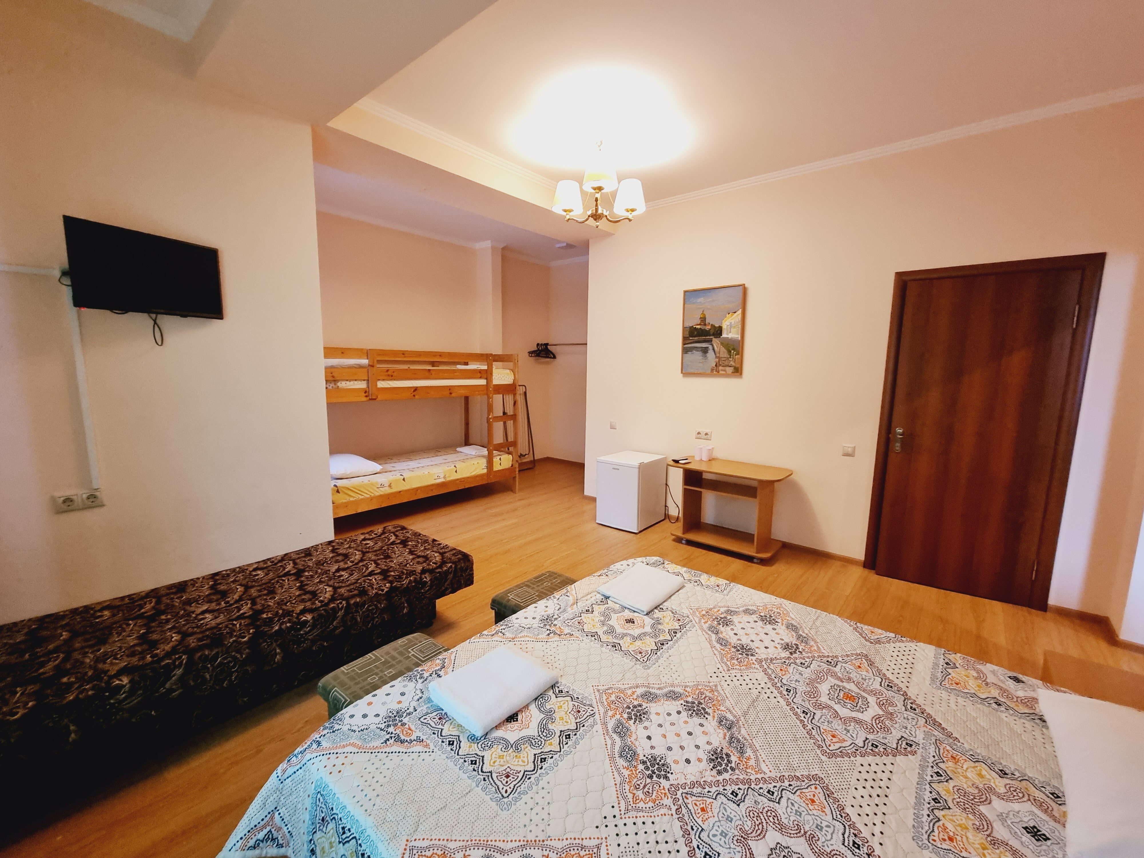 Четырехместный номер с балконом