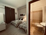 Стандартный двухместный номер с 1 двуспальной кроватью в Freedom Traveller Hostel
