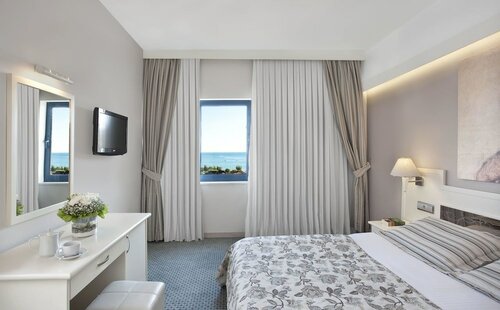 Main Building Sea View Room в Sunrise Resort Hotel