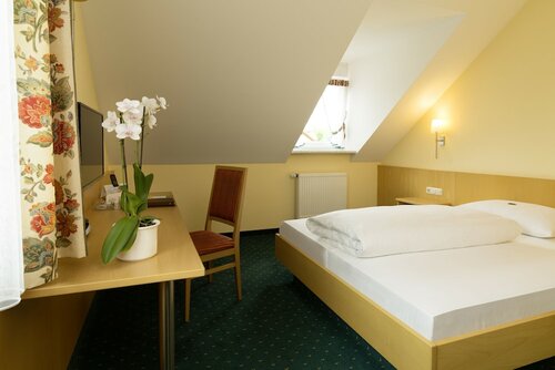 Standard single room (with a French bed 160x200) in the main house в Huberhof