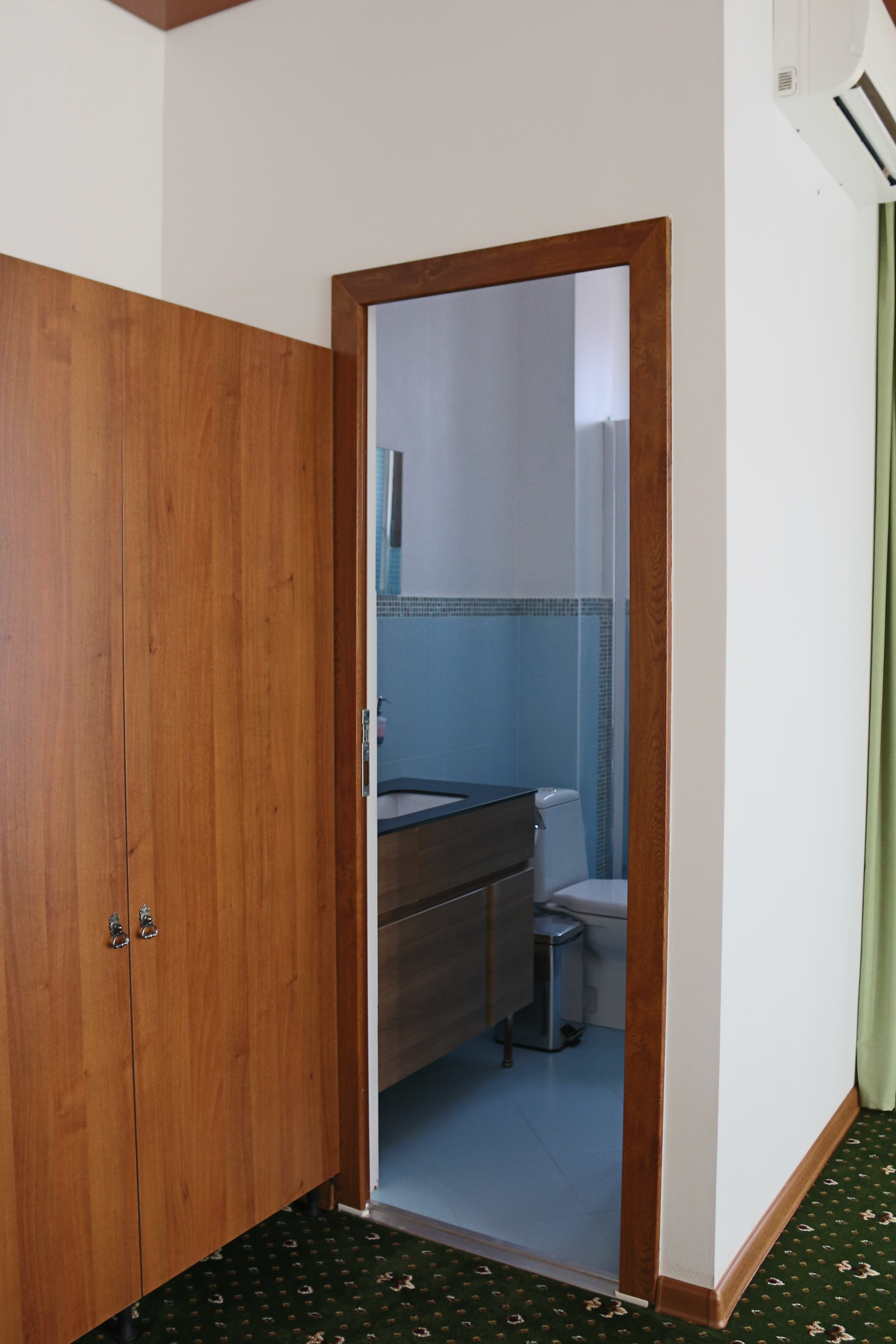 Люкс с кроватью размера «king-size» и видом на море