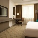 Номер стандарт с 1 двуспальной кроватью в DoubleTree by Hilton Kazan City Center