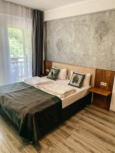 Номер-студия с кроватью размера "king-size" и диван-кроватью в Chalet Agave