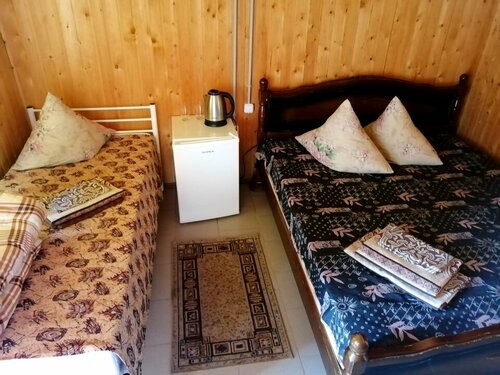 Трехместный номер с душем в Экодомики