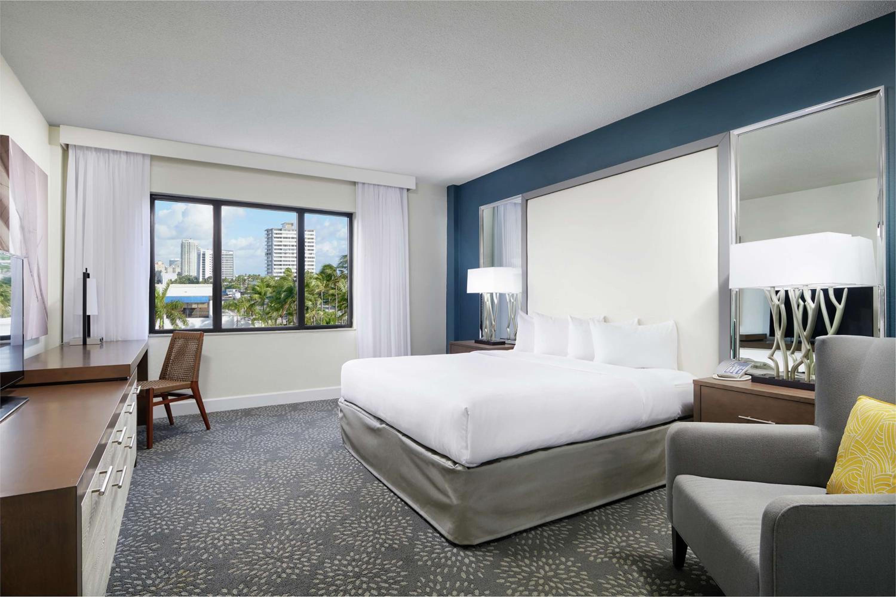 Studio Room with One King Bed and Courtyard - Marina Building