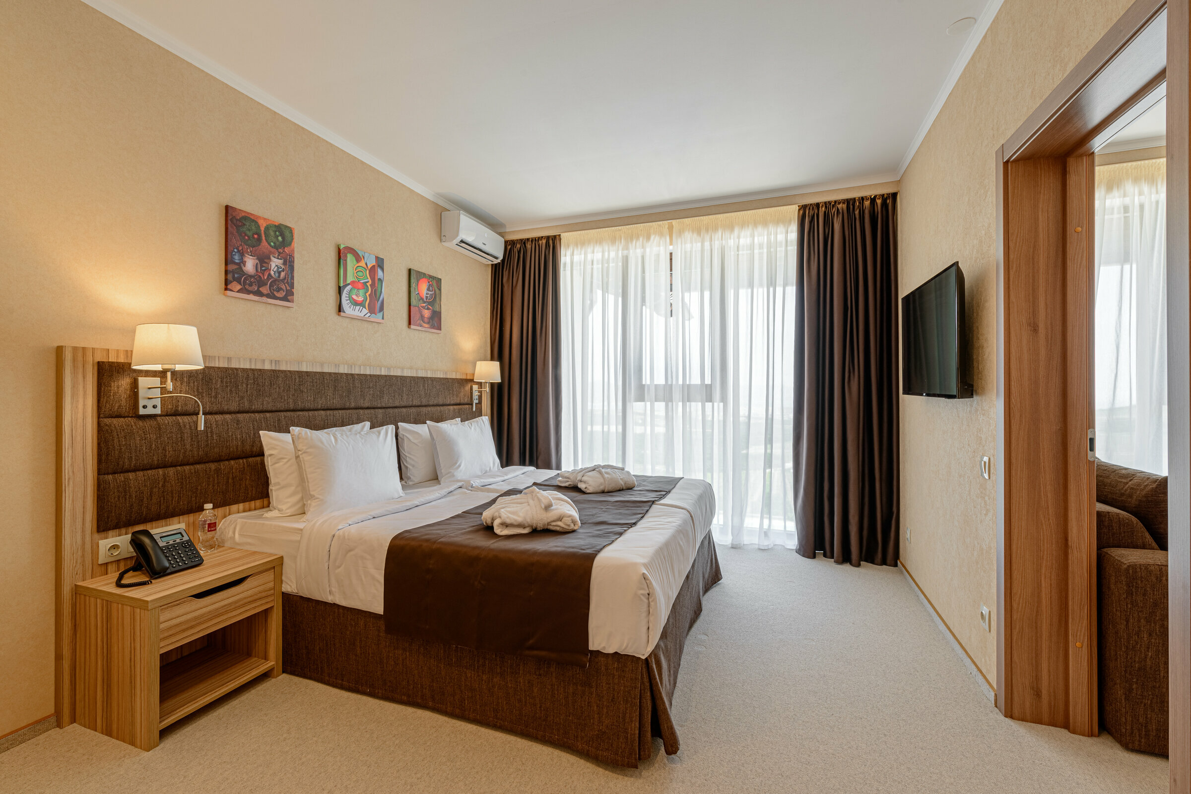 Семейный номер с видом на горы