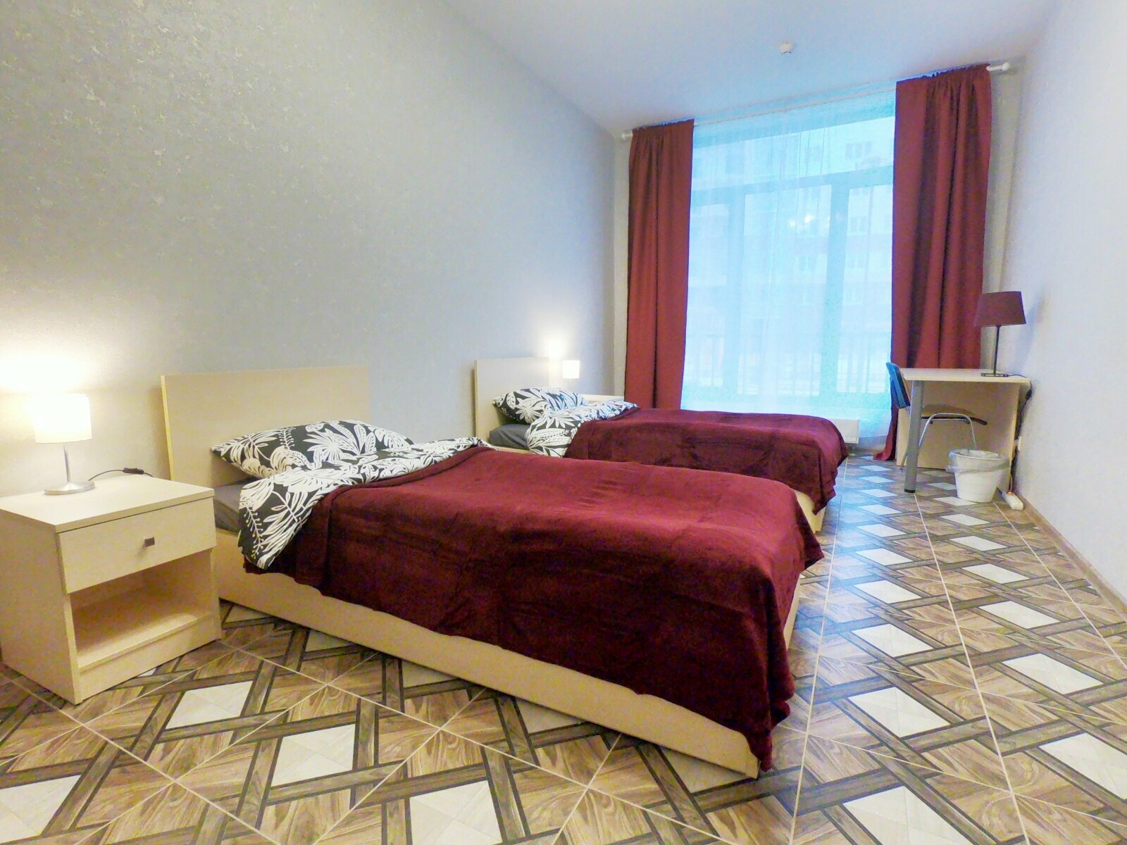 Трехместный номер с собственной ванной комнатой вне номера