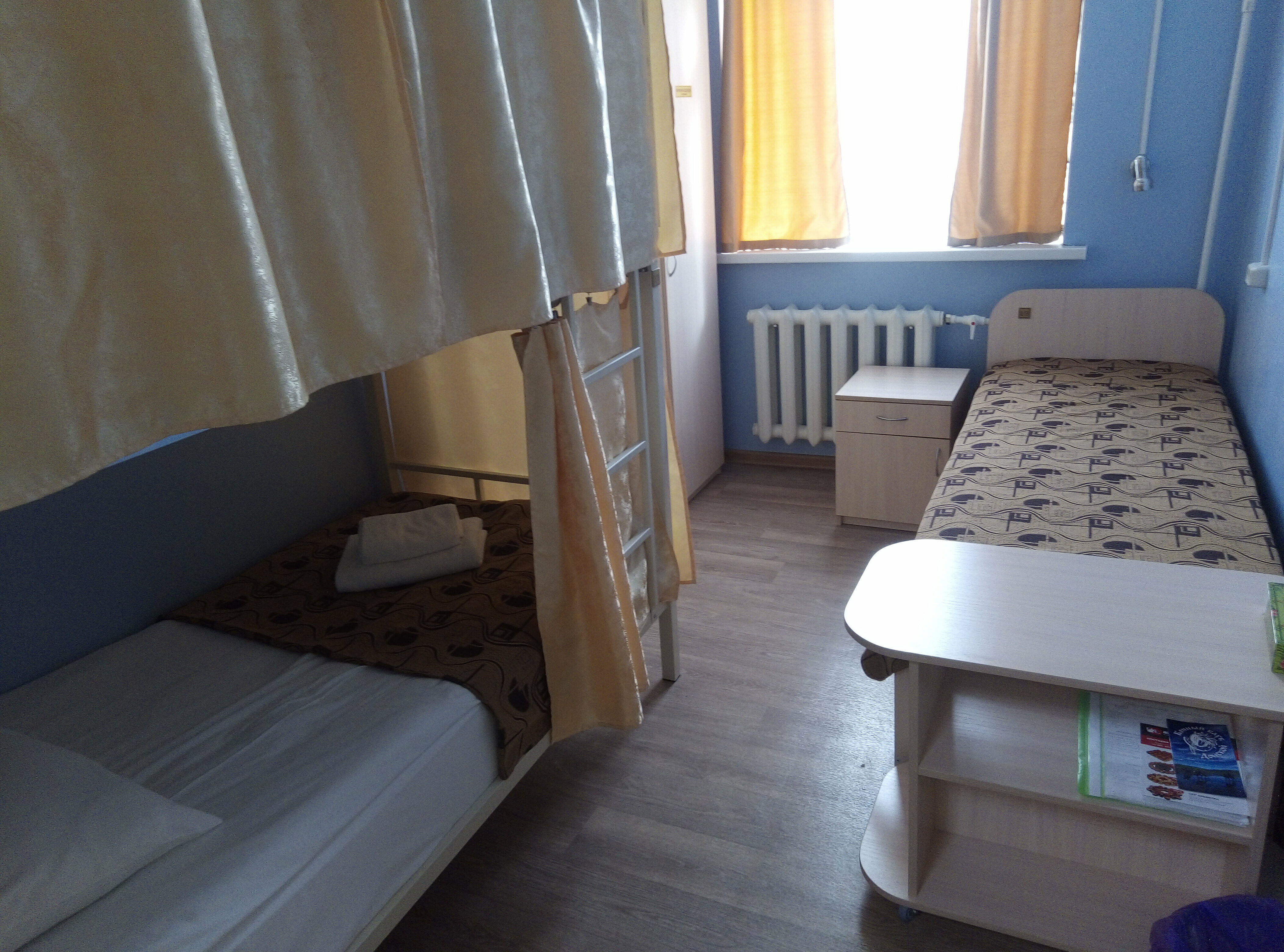 Односпальная кровать в общем номере