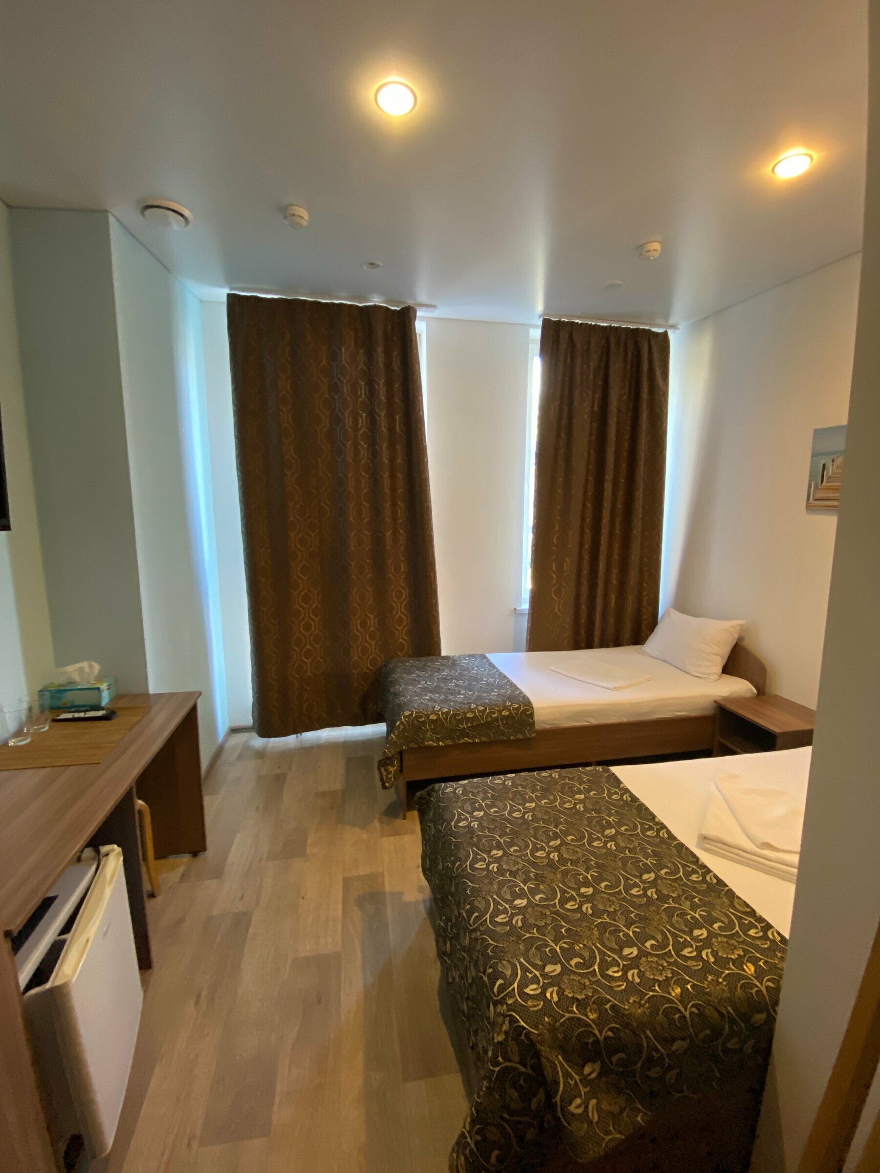 Двухместный номер с 2 отдельными кроватями и окном