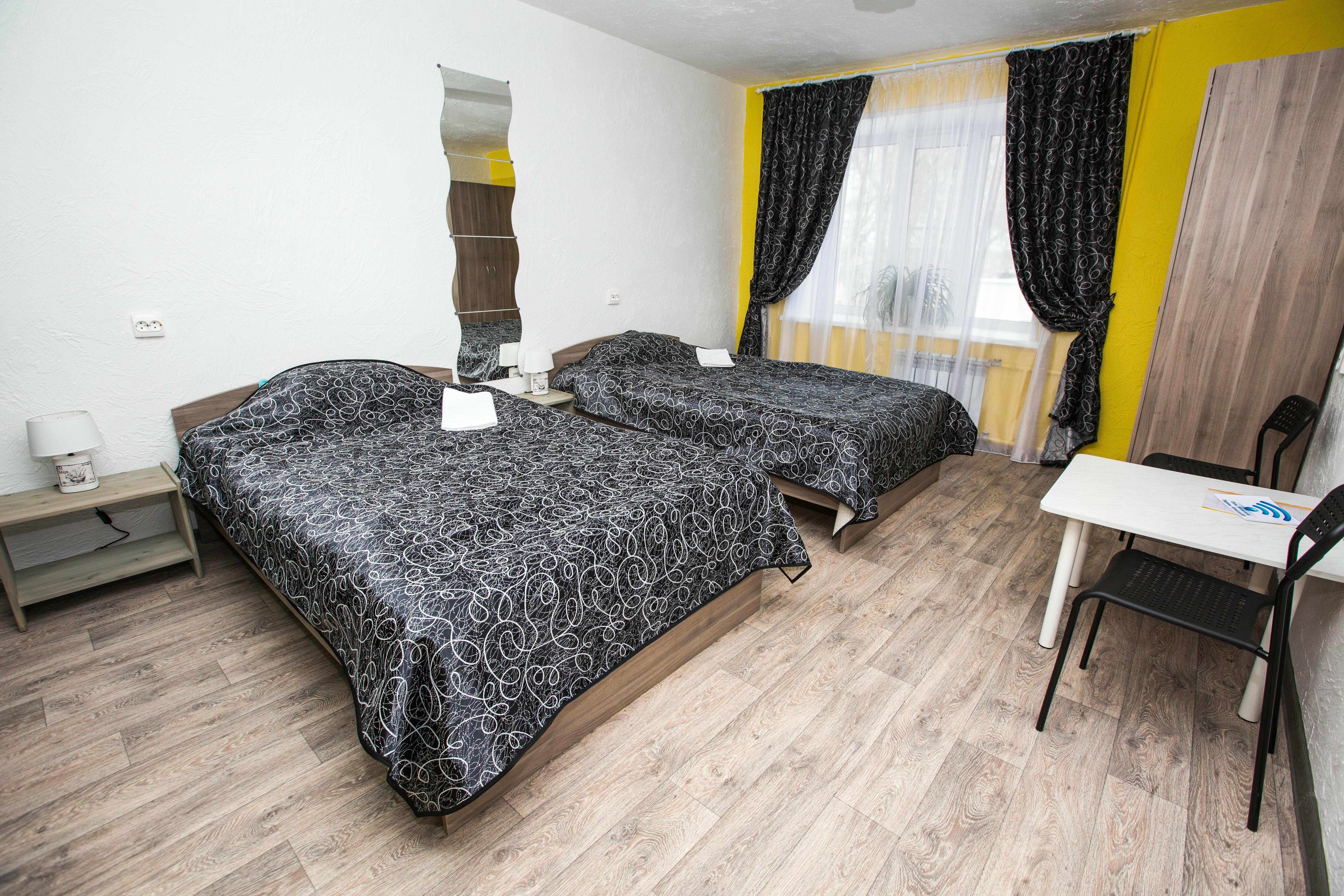 Просторный двухместный номер с 2 отдельными кроватями