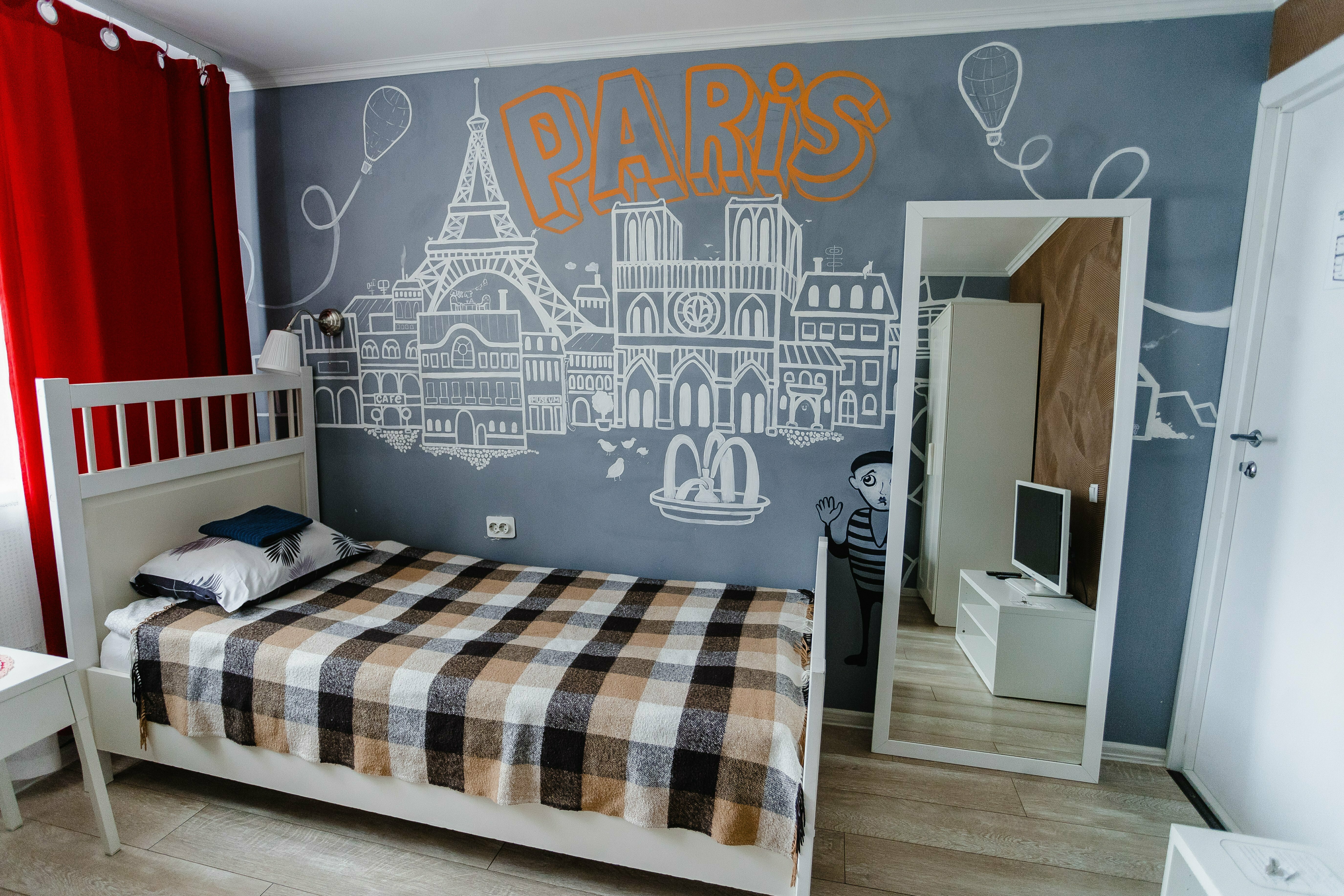 Двухместный номер с 2 отдельными кроватями и общей ванной комнатой