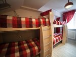 Спальное место на двухъярусной кровати в общем номере для мужчин и женщин в Smile