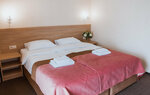 Небольшой двухместный номер с 1 кроватью или 2 отдельными кроватями в SediNN Hotel