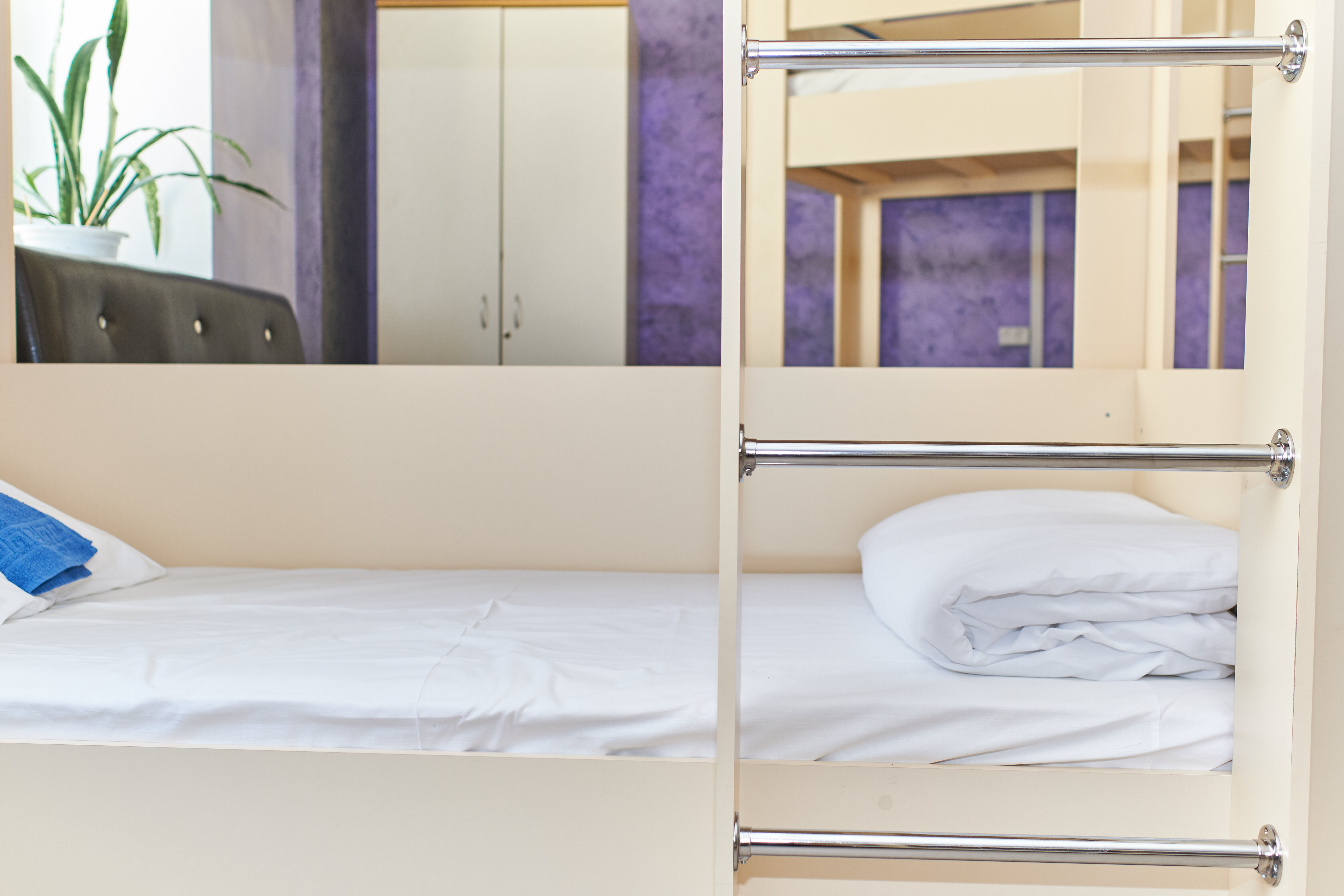 Кровать в общем номере для мужчин