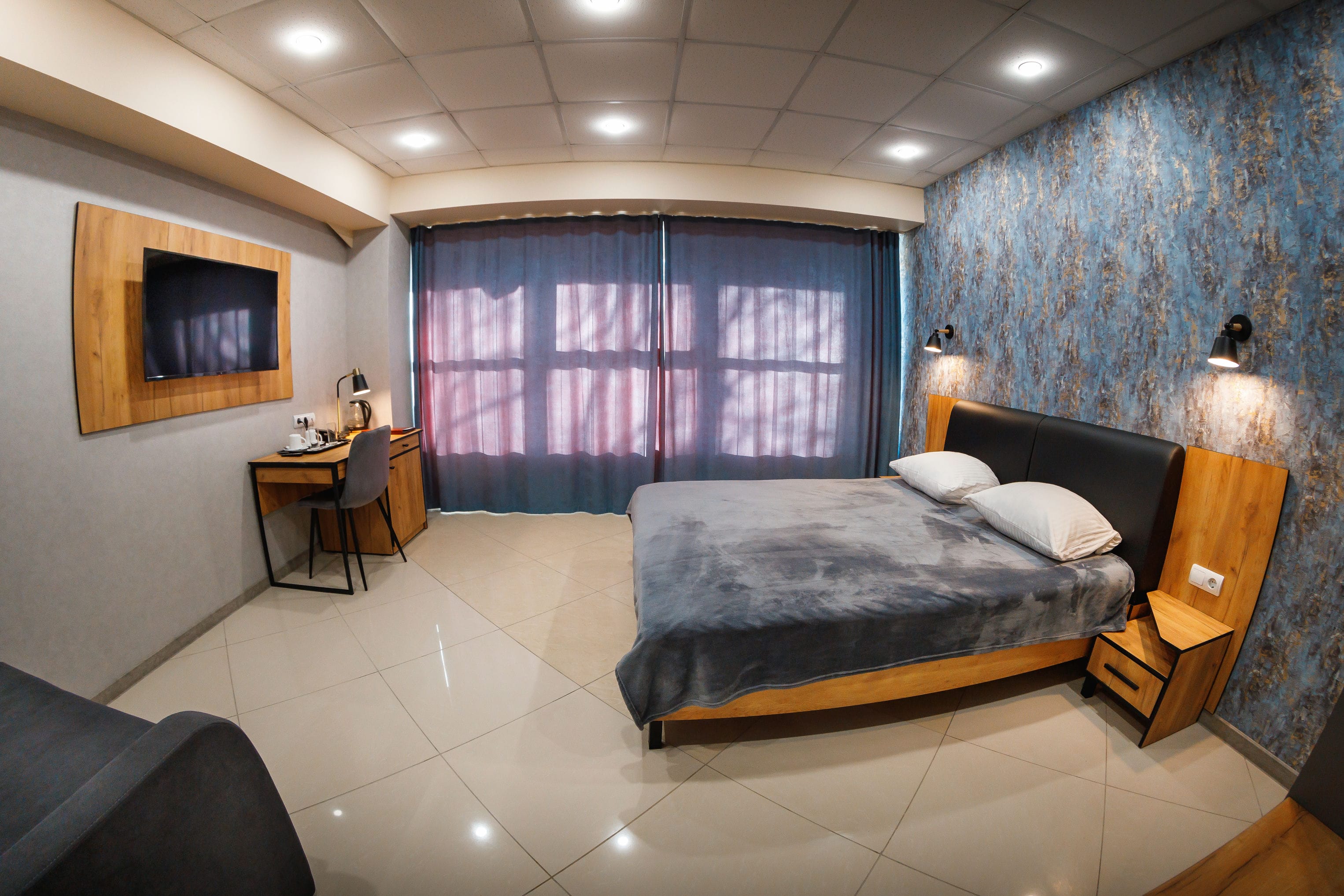 Номер с собственной ванной комнатой вне номера (с диваном)