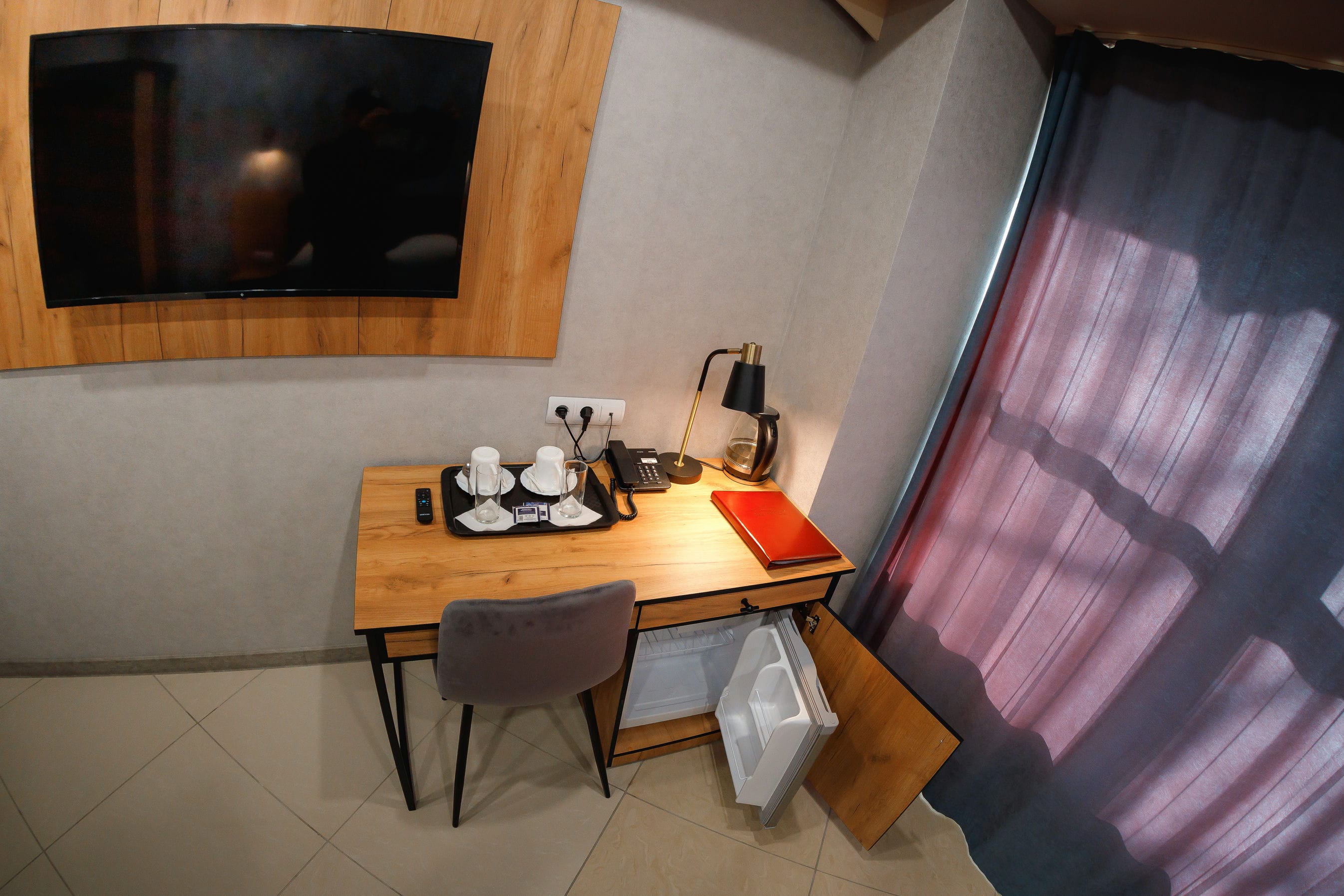 Номер с собственной ванной комнатой вне номера (с диваном)