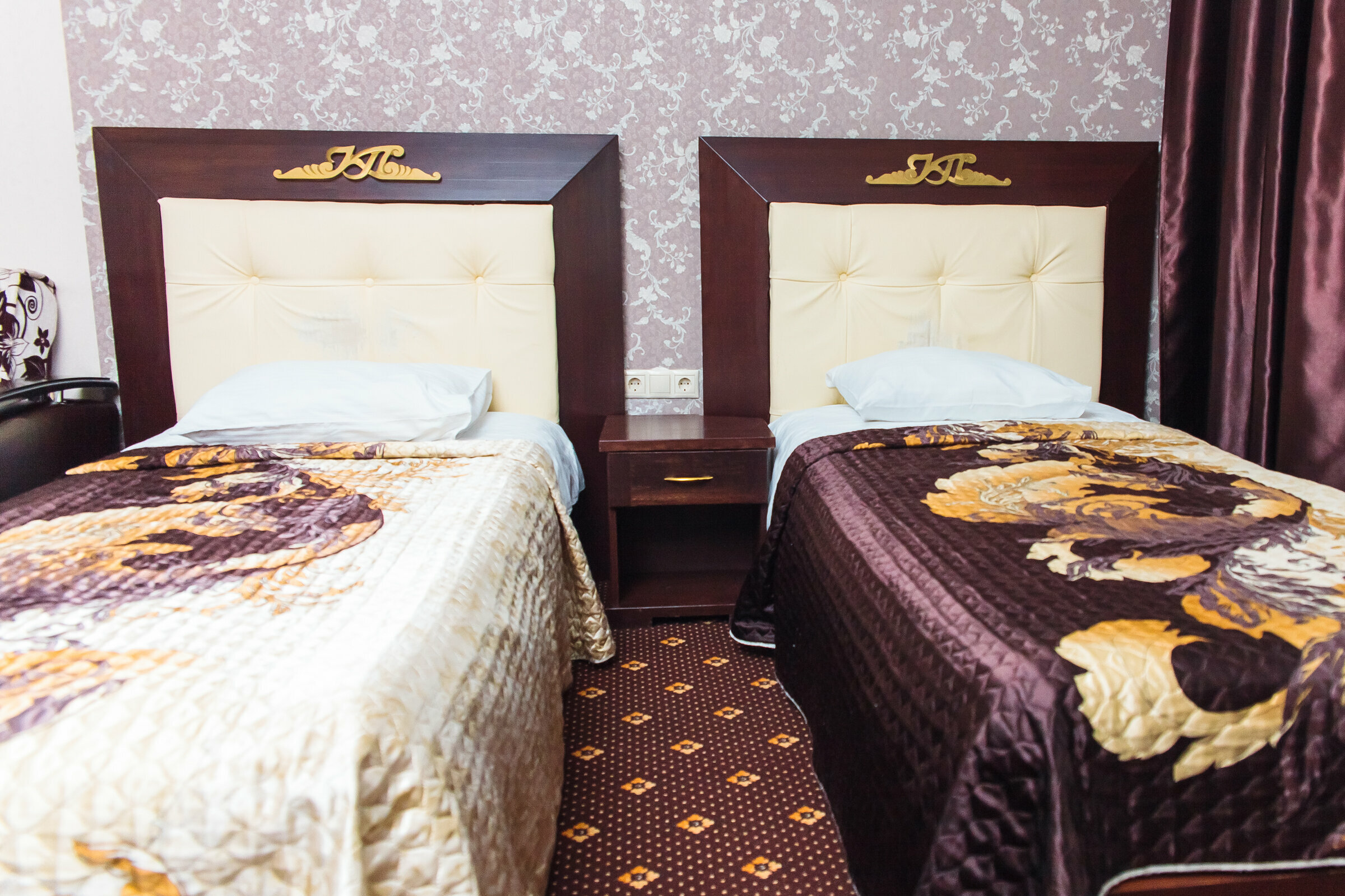 Стандартный номер с 2 односпальными кроватями и диваном