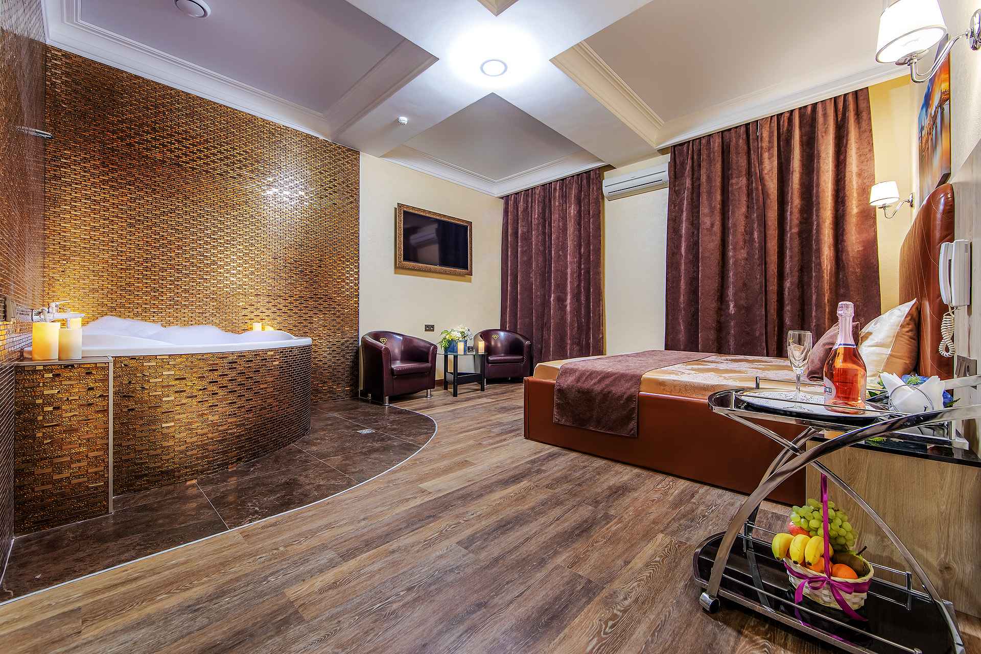 Двухместный номер с 1 кроватью с ванной (только для взрослых)