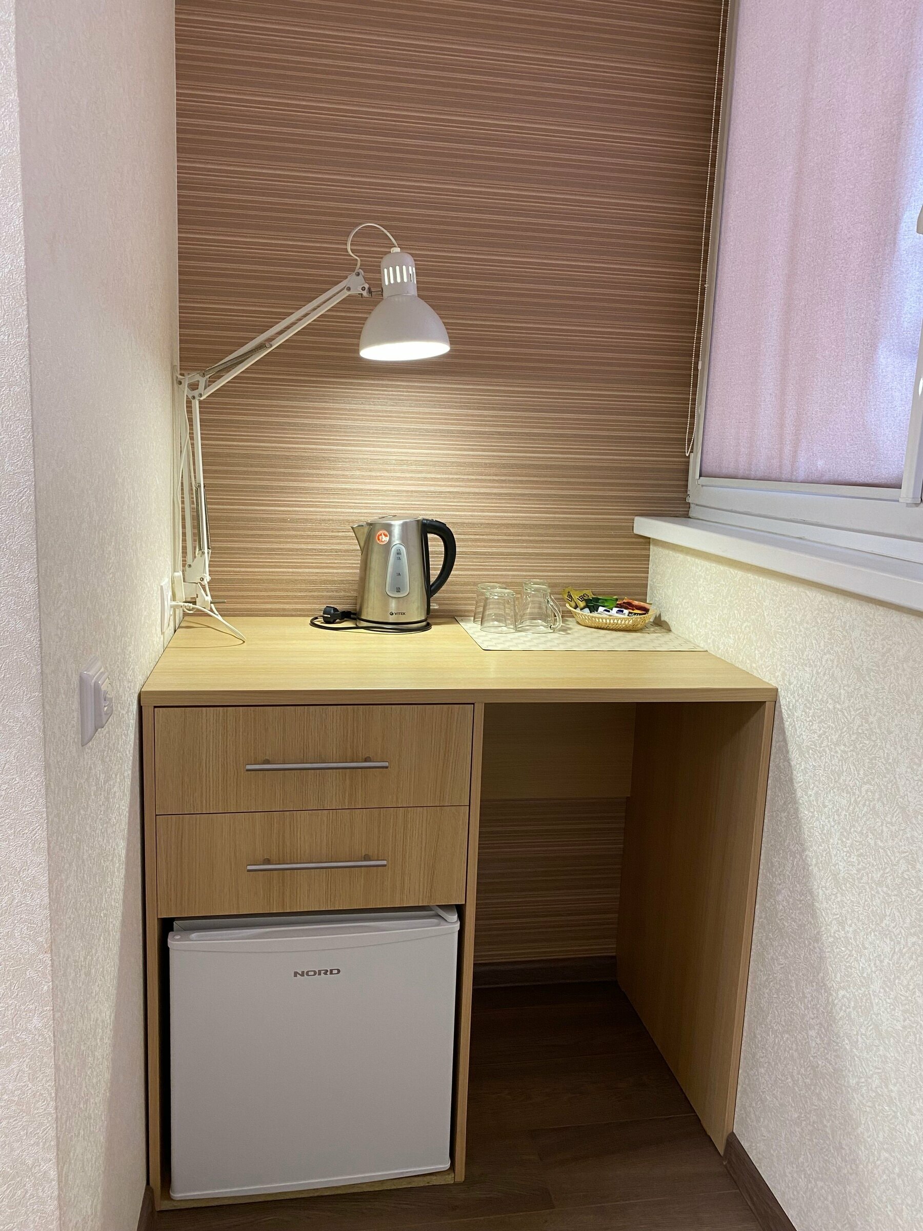 Небольшой двухместный номер с 2 отдельными кроватями