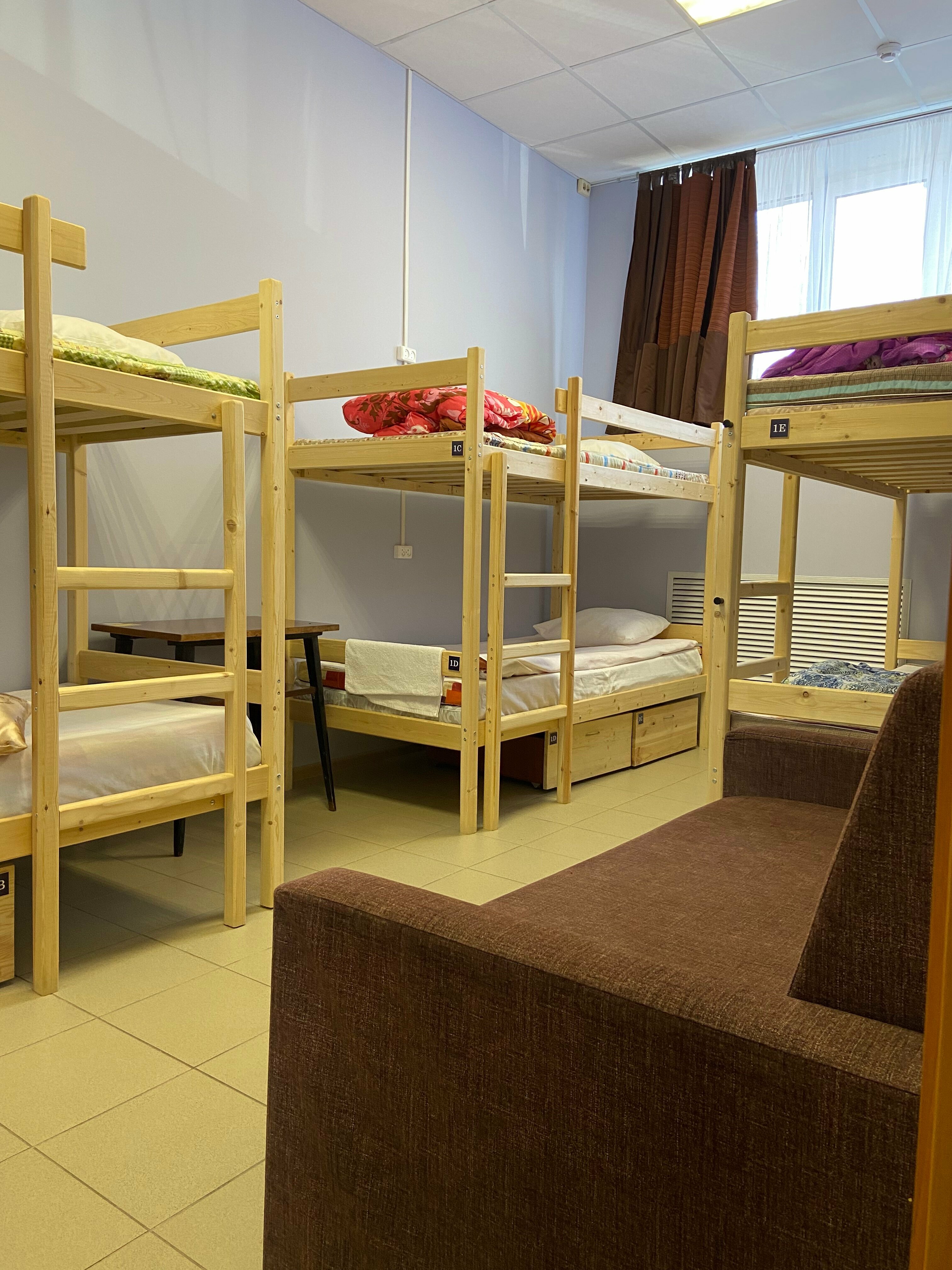 Общий номер для мужчин с 6 кроватями