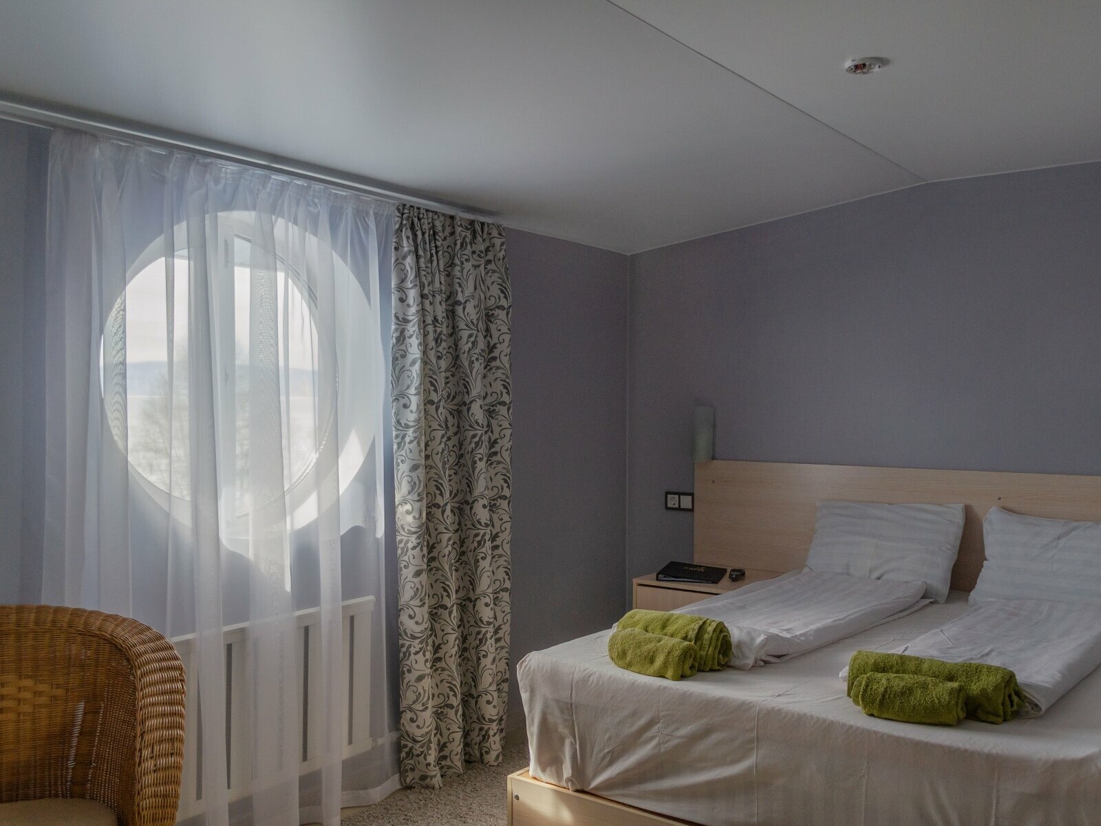 Четырехместный номер с видом на озеро