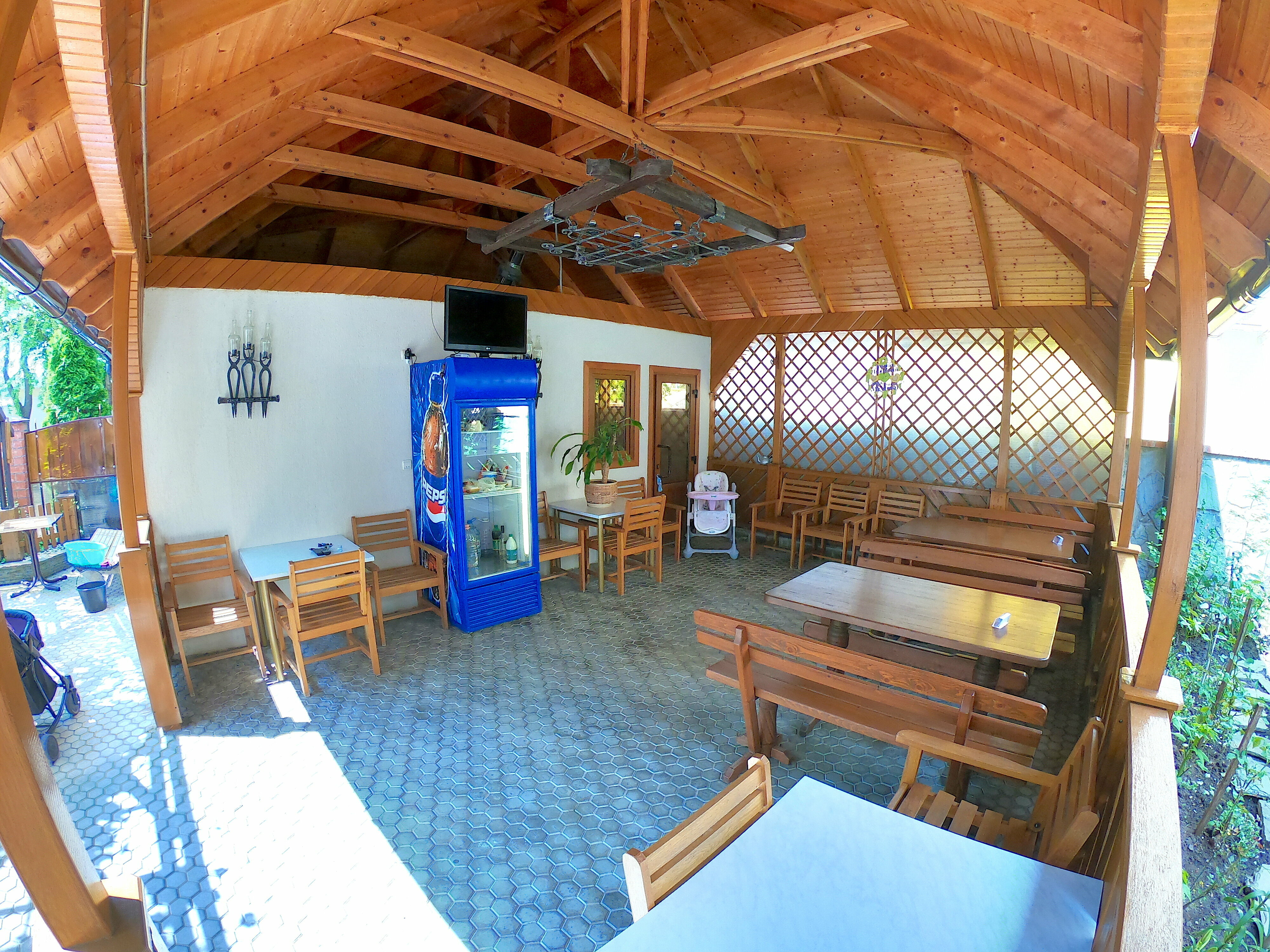 Трехместный номер с собственной ванной комнатой