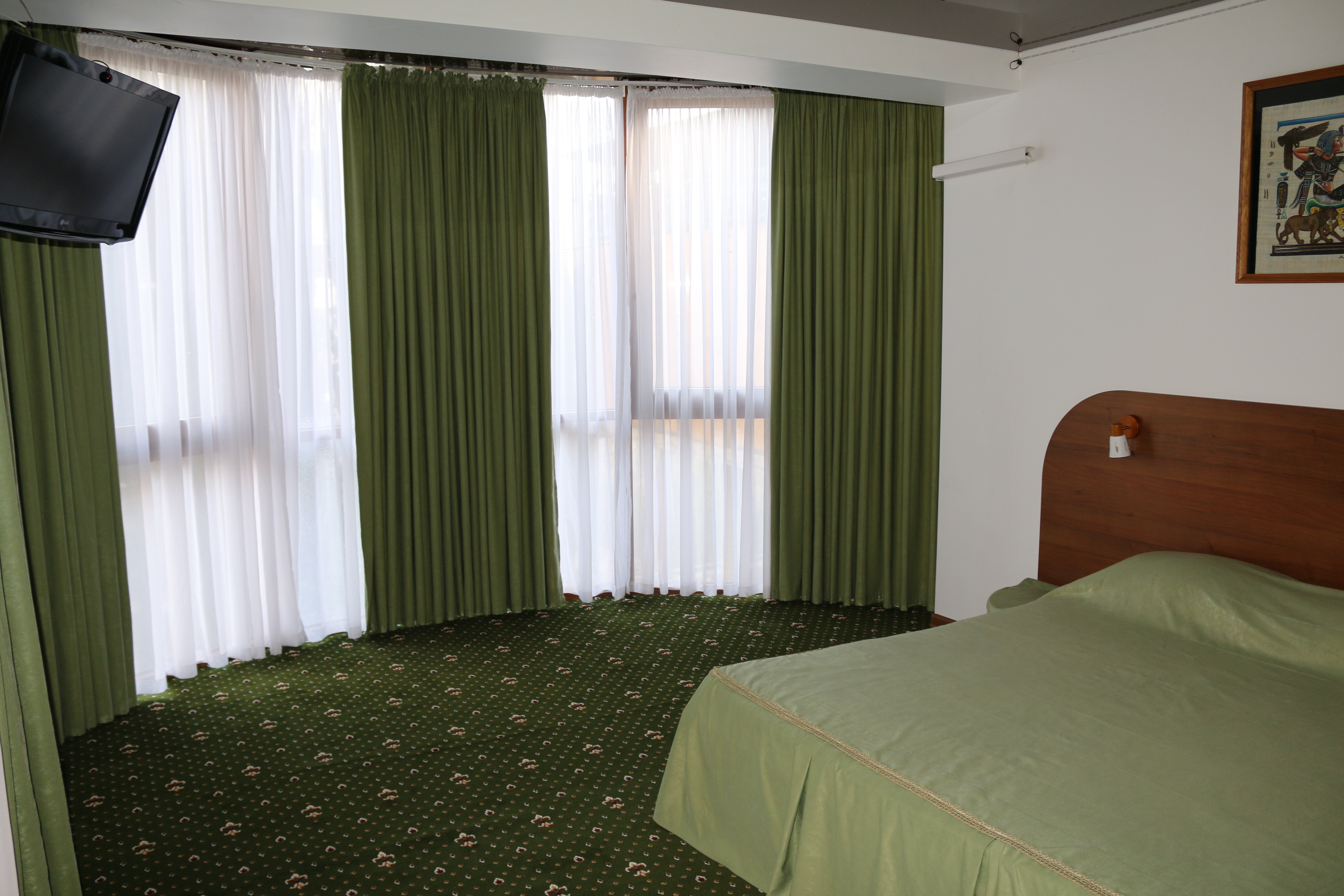 Люкс с кроватью размера «king-size» и балконом