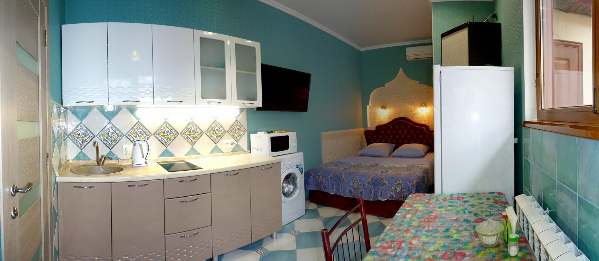 Небольшой двухместный номер с 1 кроватью