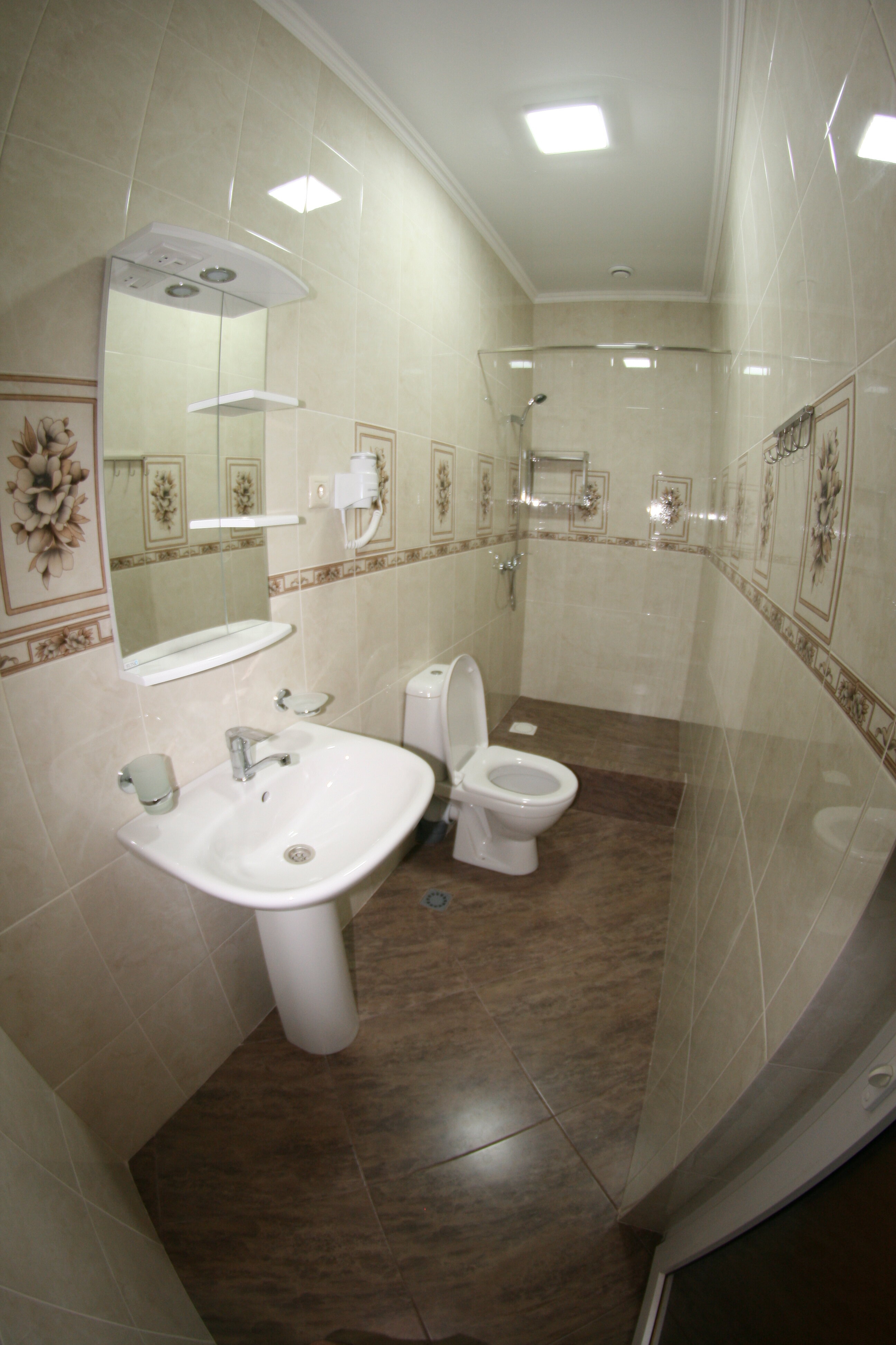 Семейный номер с видом на сад