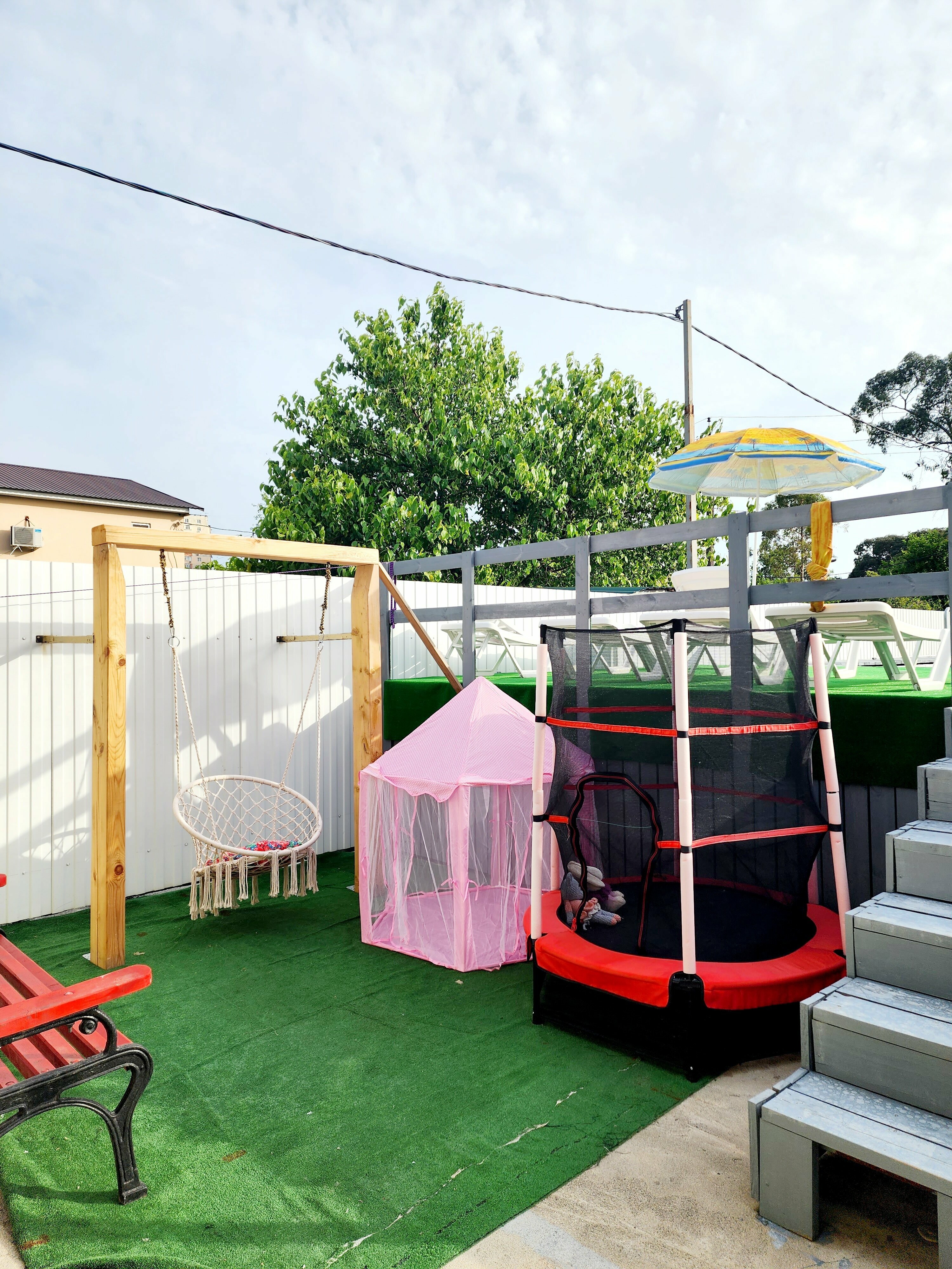 Двухместный номер с двуспальной кроватью и дополнительной кроватью