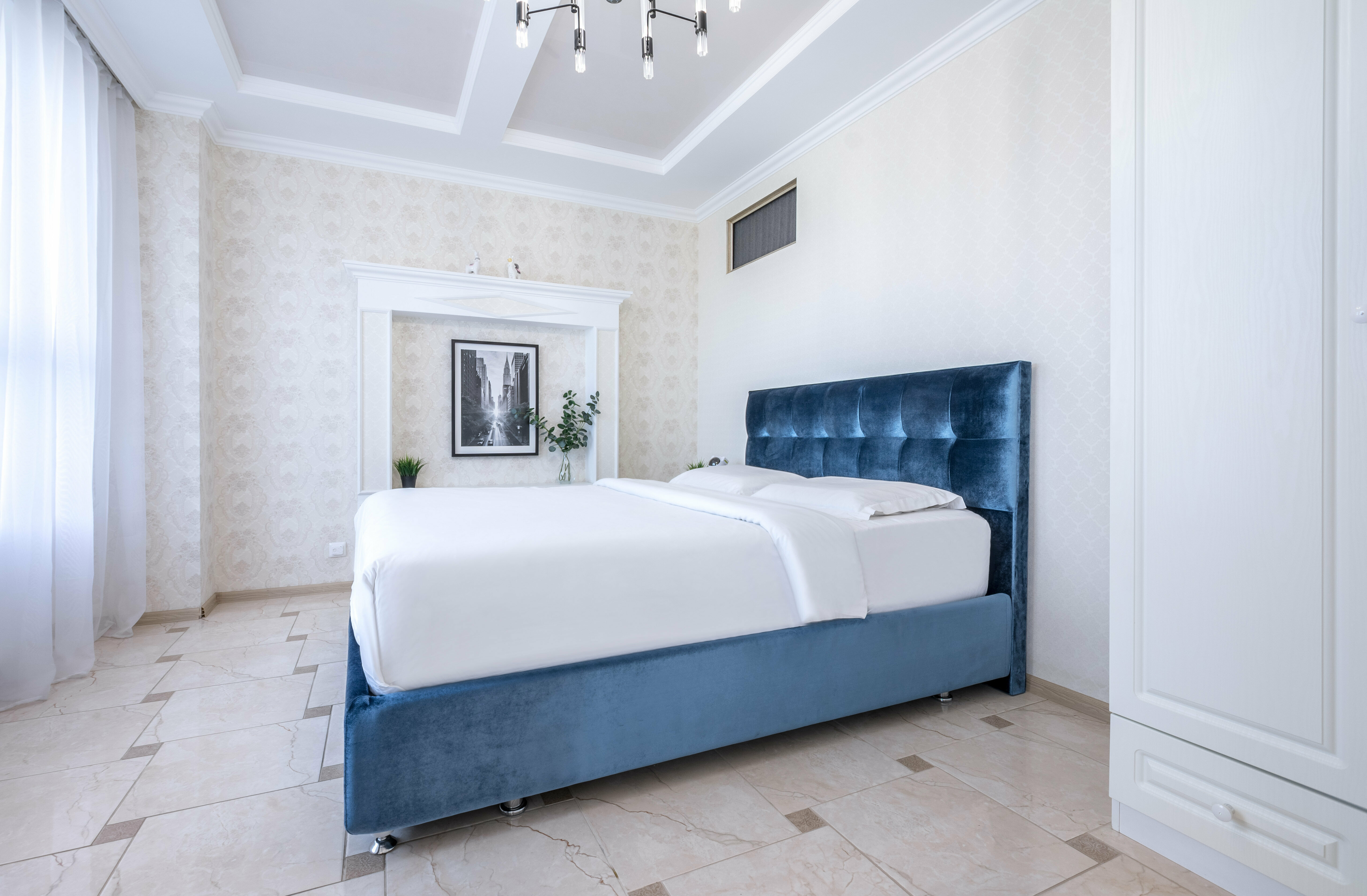 Апартаменты: две комнаты и кухня-гостиная с большой колонкой «Алиса» и прекрасным видом на закат!