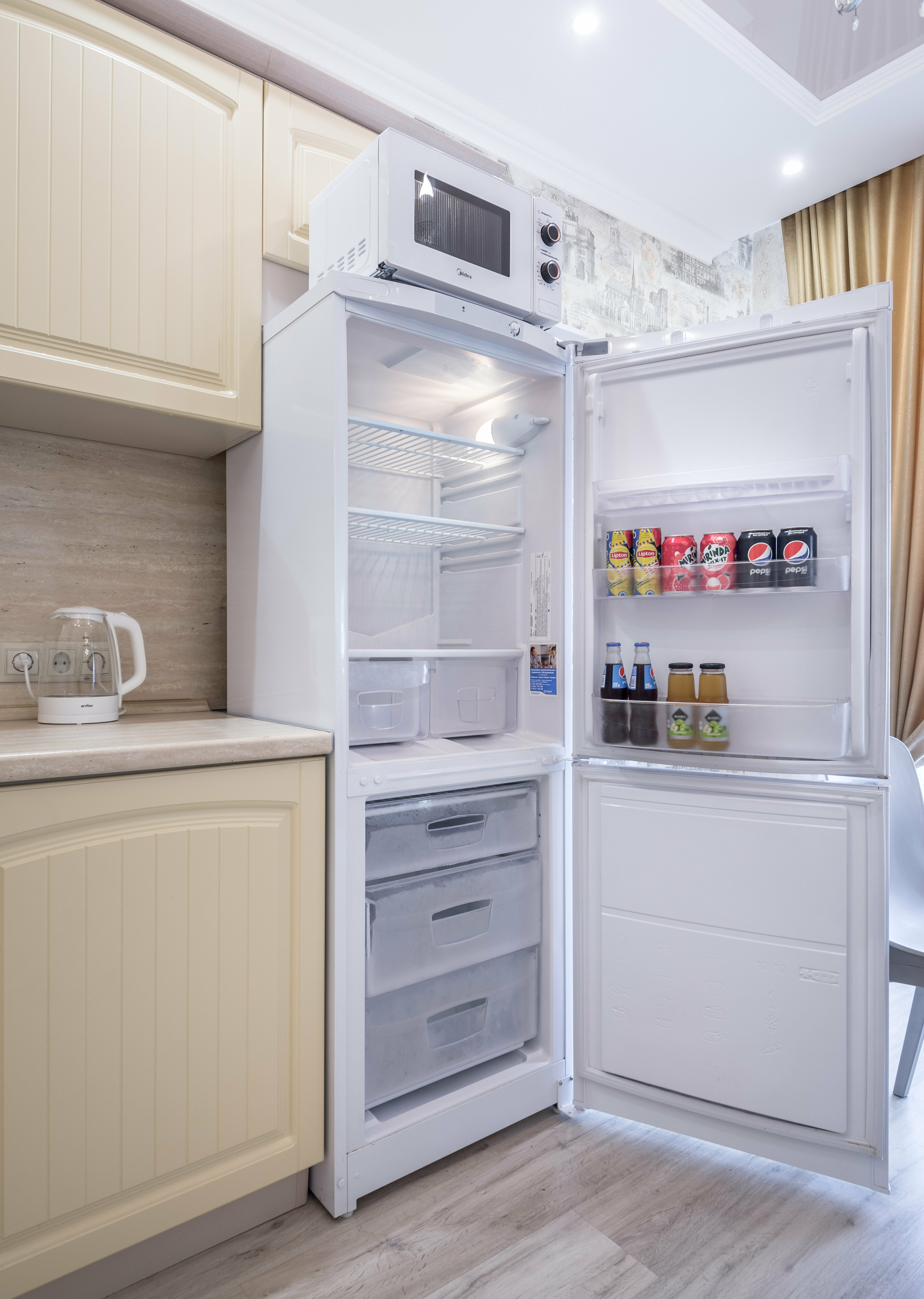 Апартаменты бизнес-класса с двумя кроватями и балконом (вид на внутренний дворик). 17-й этаж!