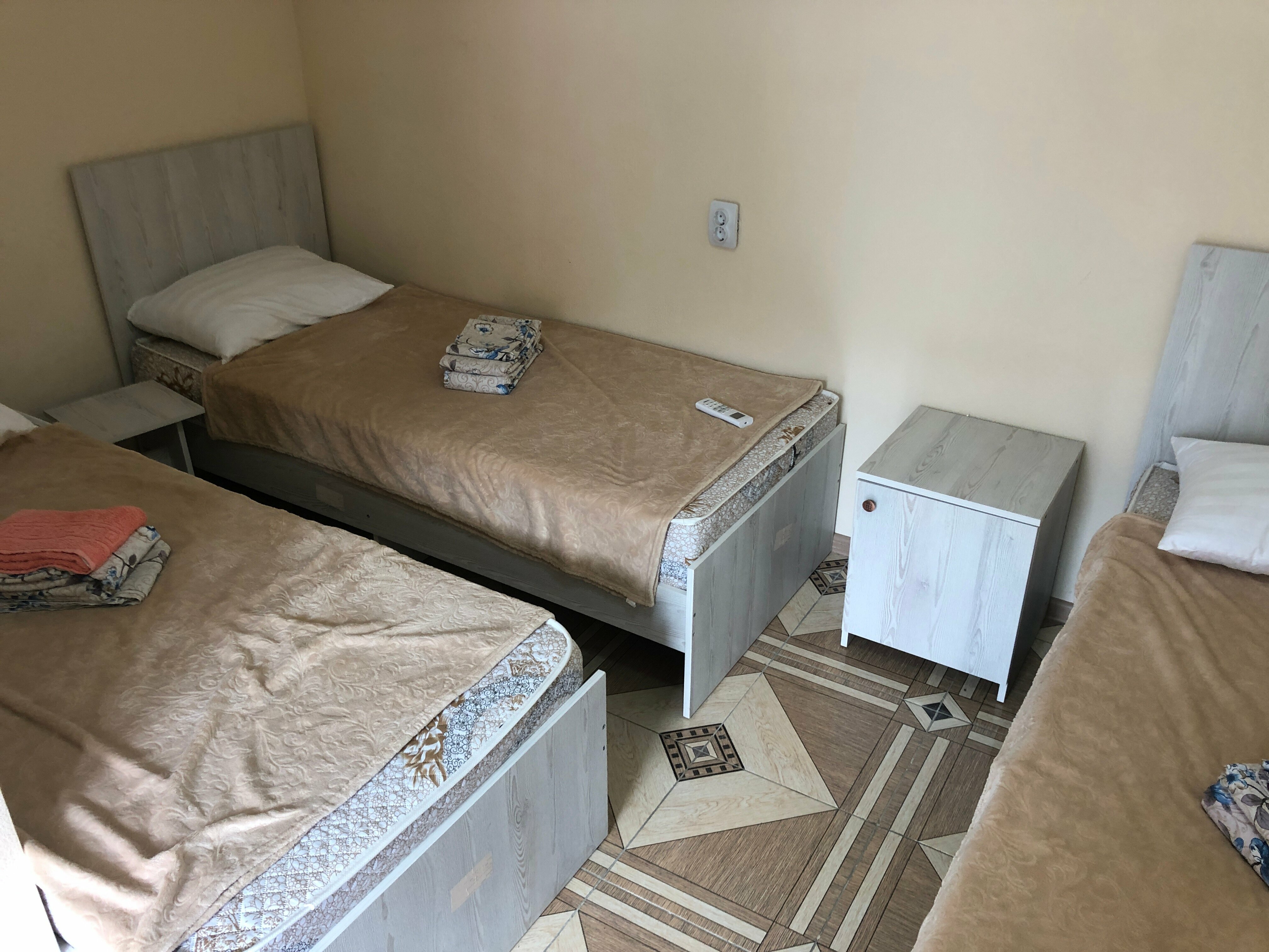 Трехместный номер «Комфорт» с душем