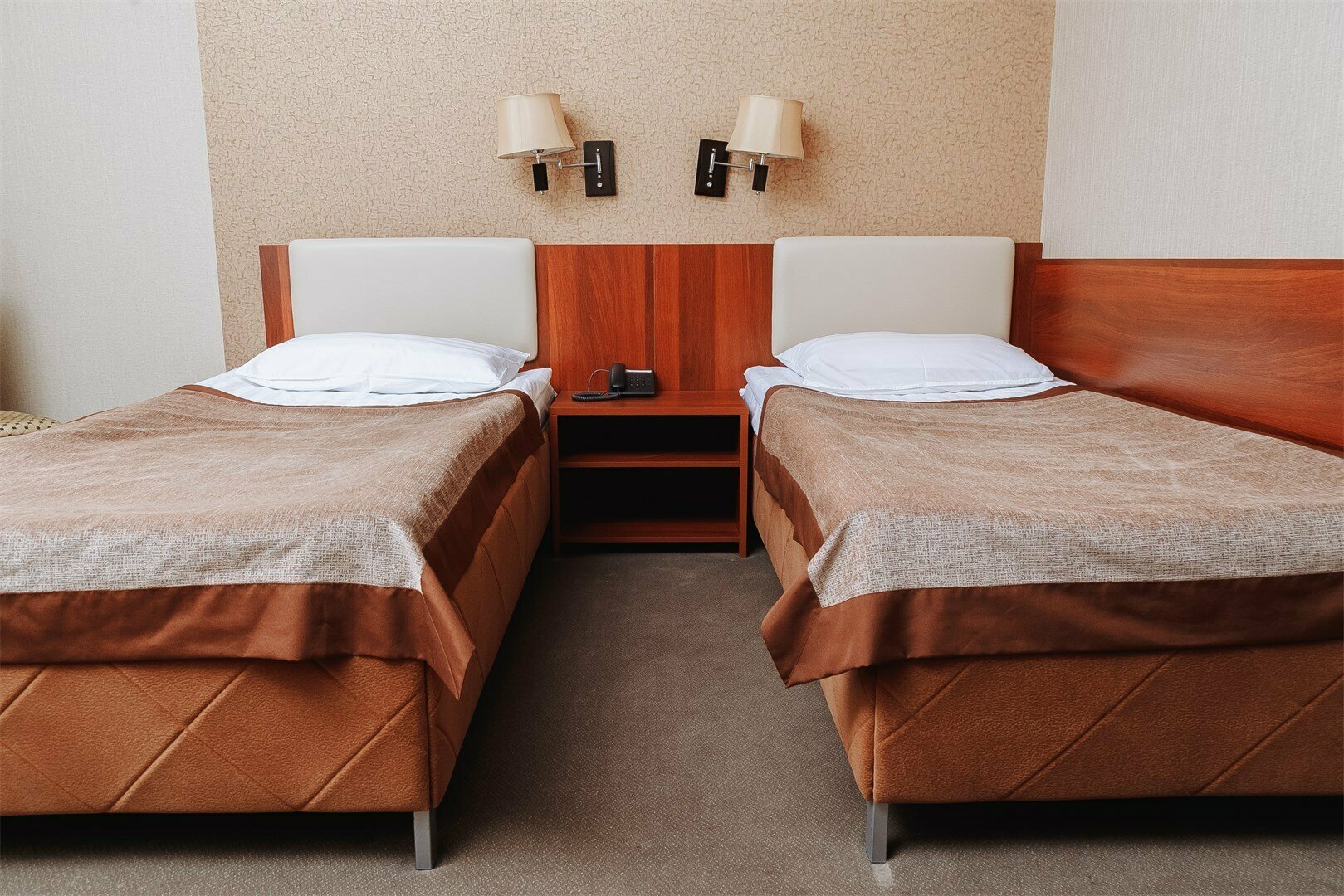 Номер первой категории (с видом во двор с двумя кроватями)