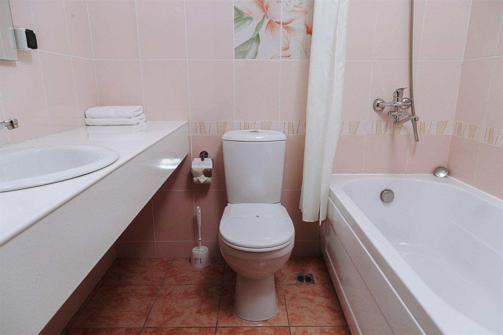 Номер первой категории (с видом во двор с двуспальной кроватью)